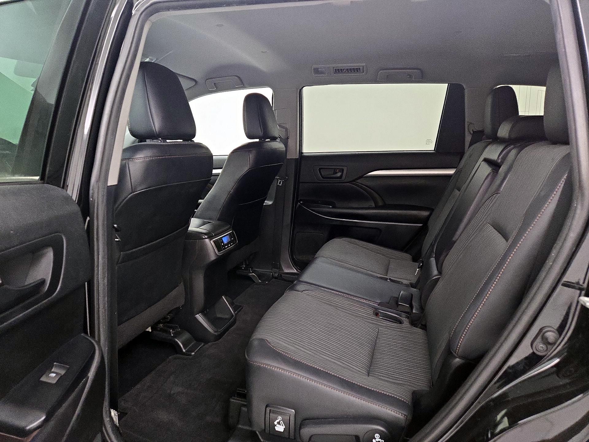 Thumbnail: 2019 Toyota Highlander - 20