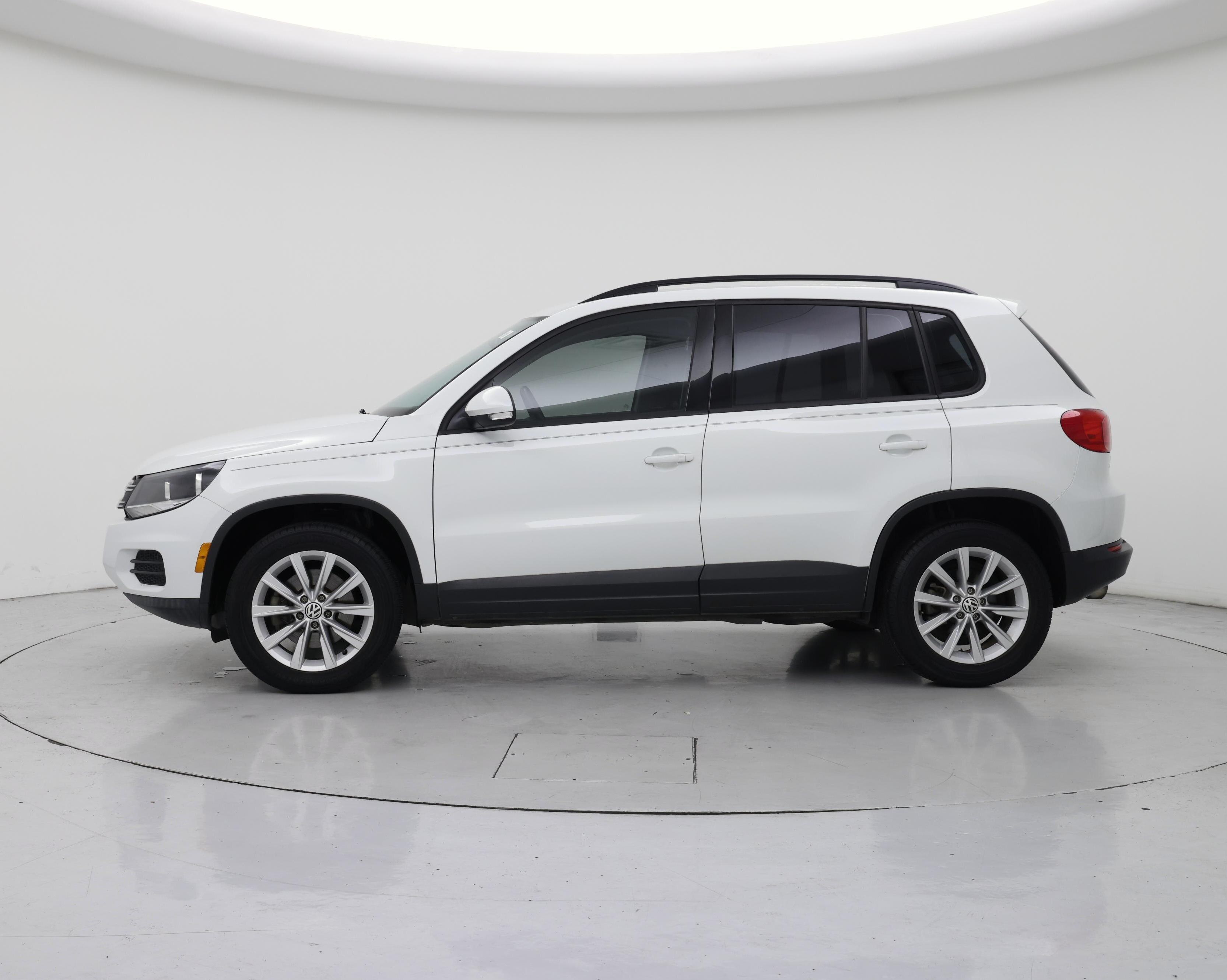 Thumbnail: 2017 Volkswagen Tiguan - 3