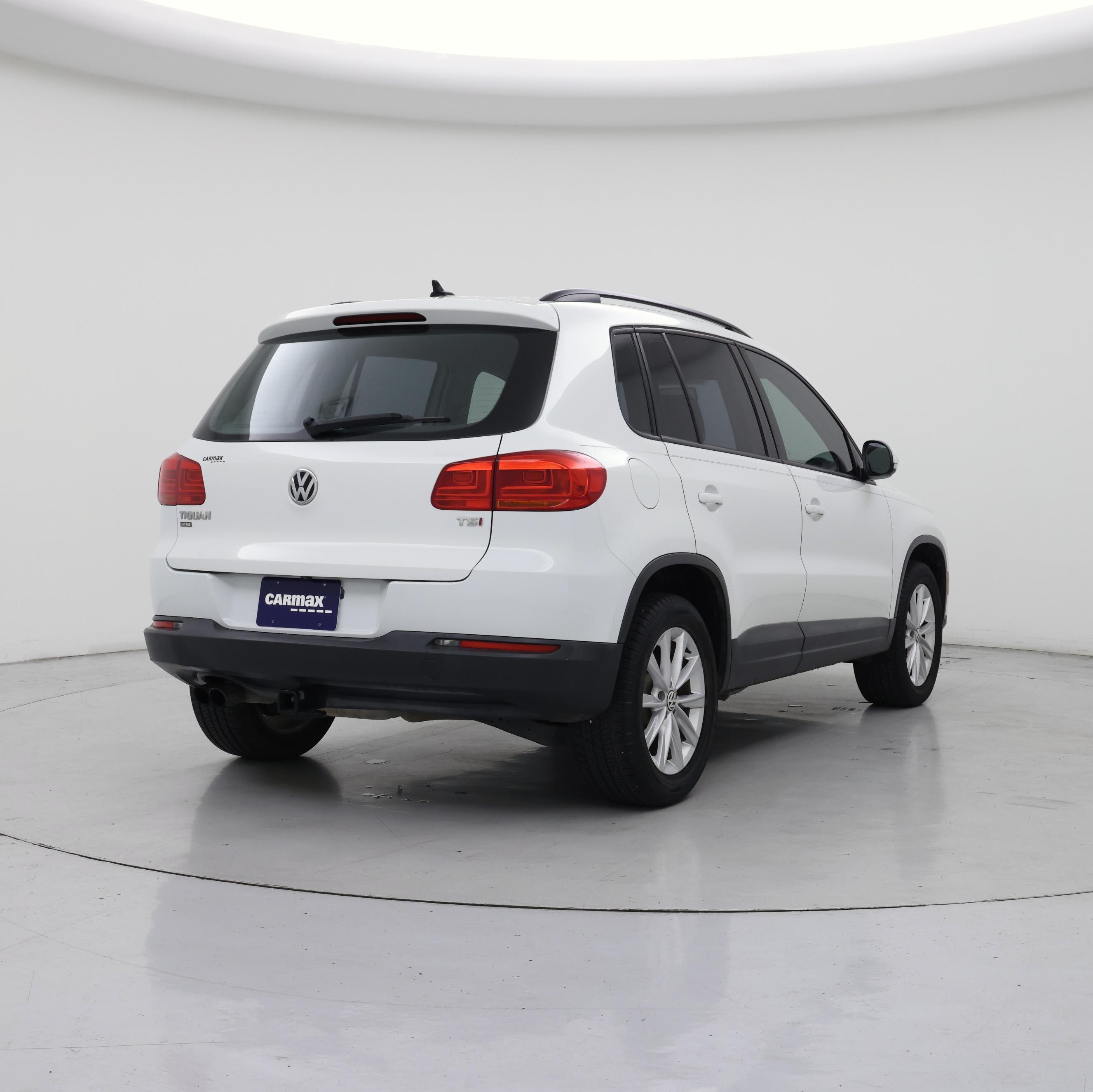 Thumbnail: 2017 Volkswagen Tiguan - 8