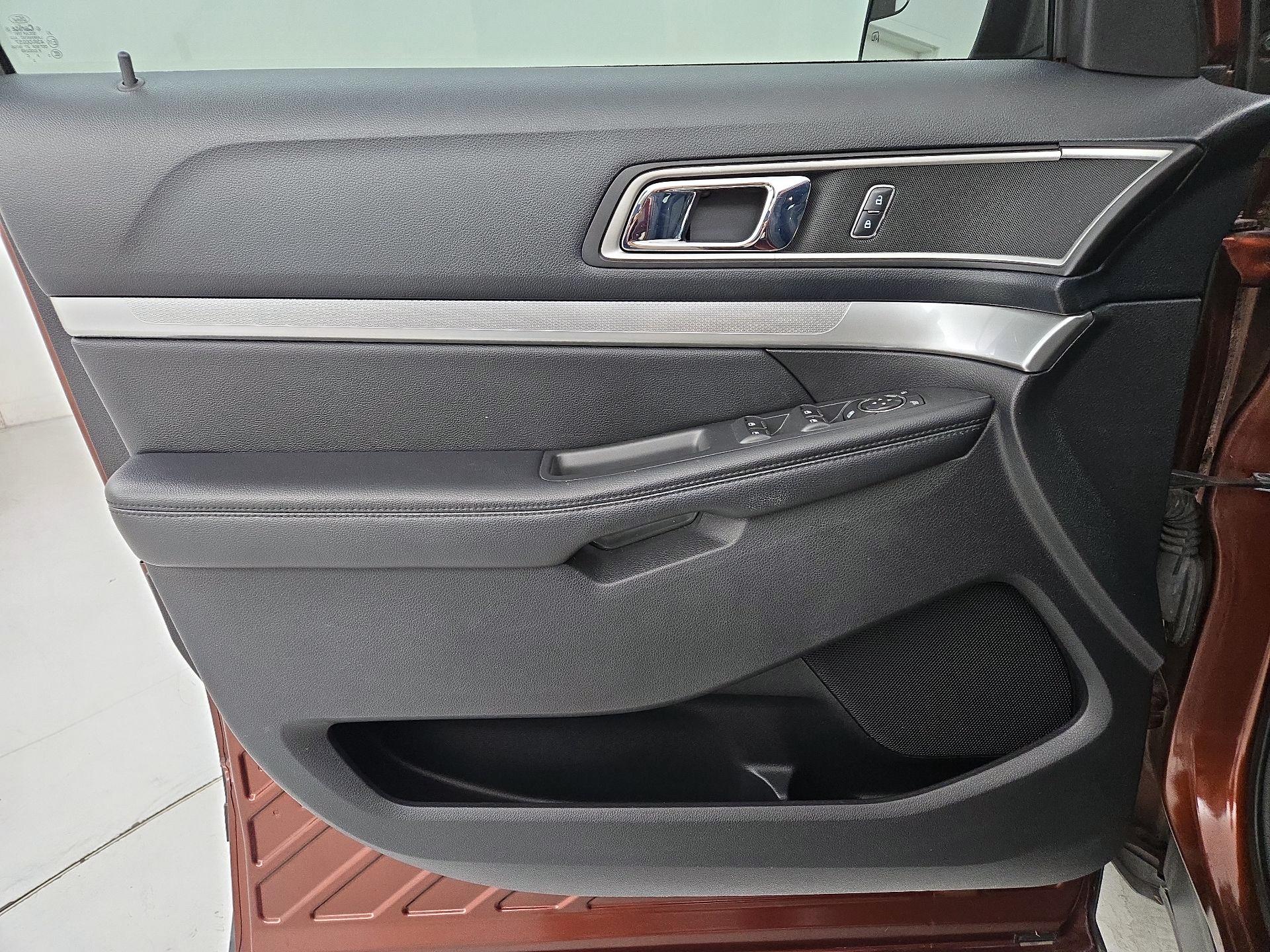 Thumbnail: 2016 Ford Explorer - 12