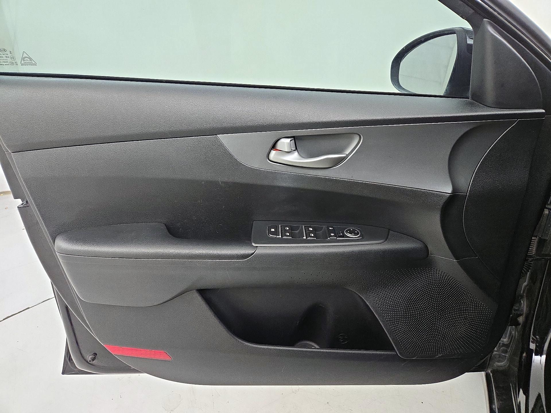 Thumbnail: 2019 Kia Forte - 12