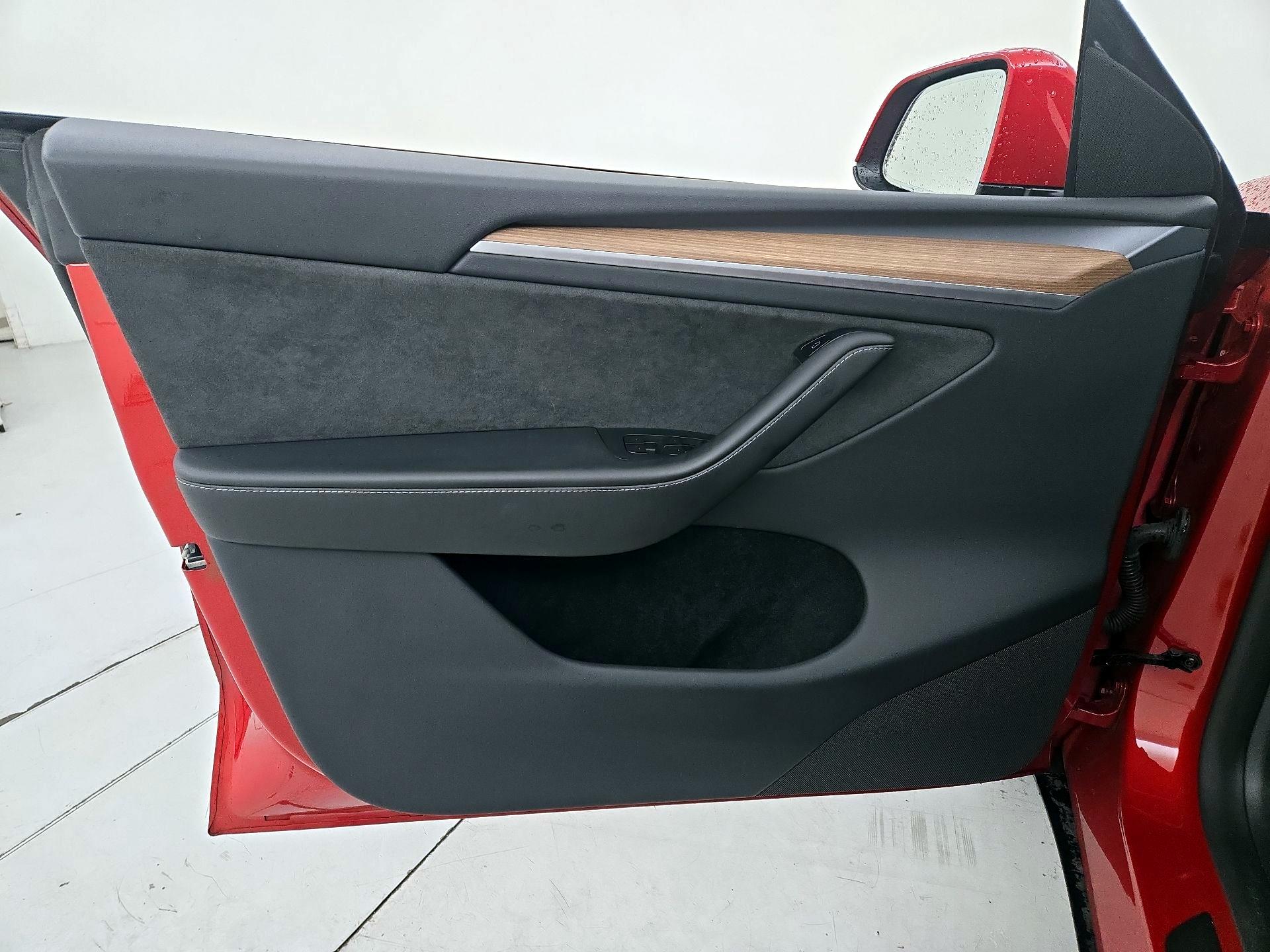 Thumbnail: 2023 Tesla Model Y - 12