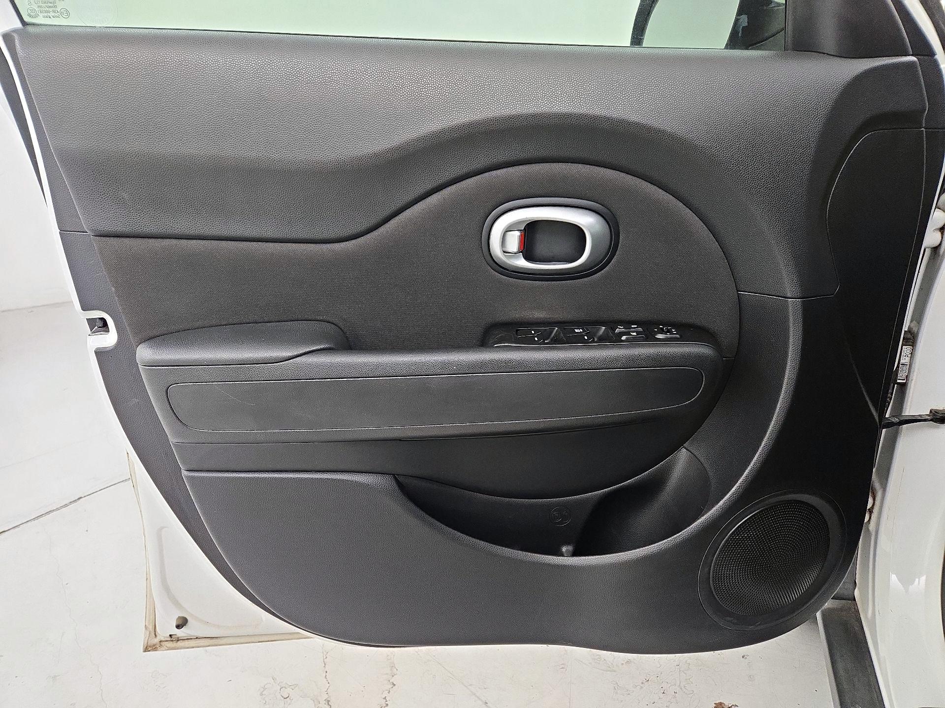 Thumbnail: 2015 Kia Soul - 10