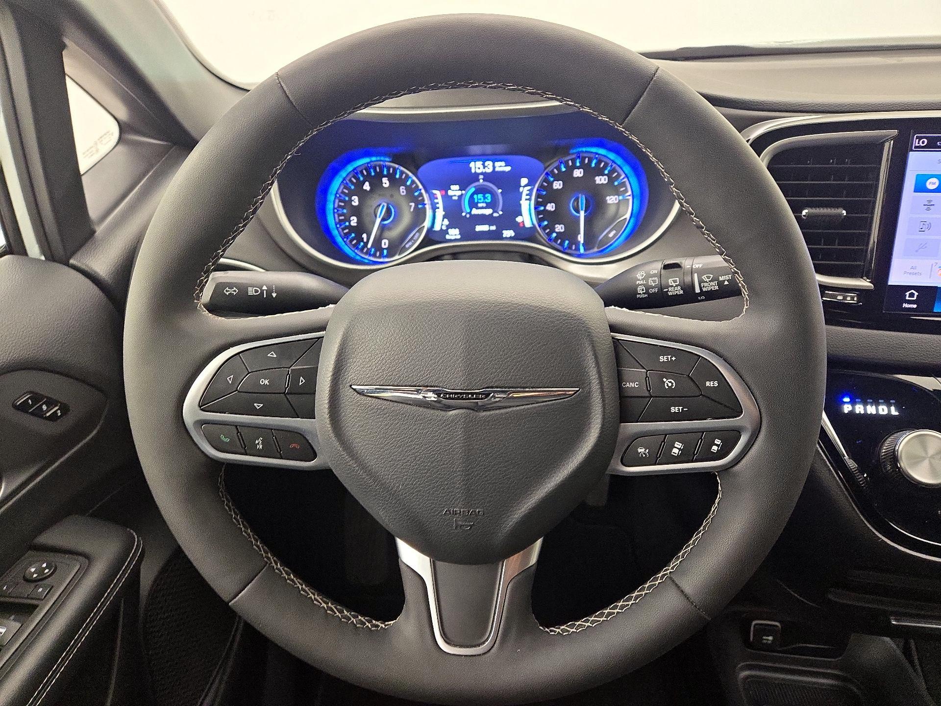Thumbnail: 2025 Chrysler Pacifica - 10
