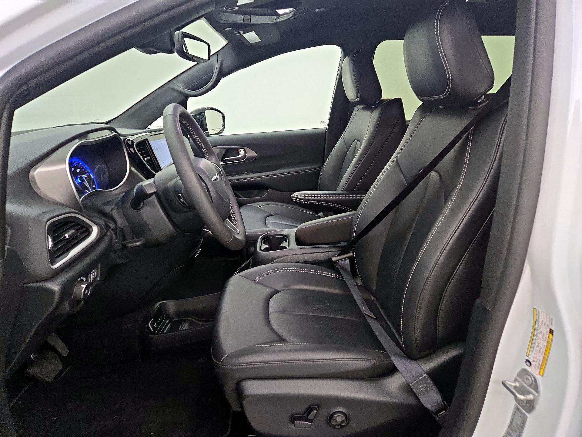 Thumbnail: 2025 Chrysler Pacifica - 11
