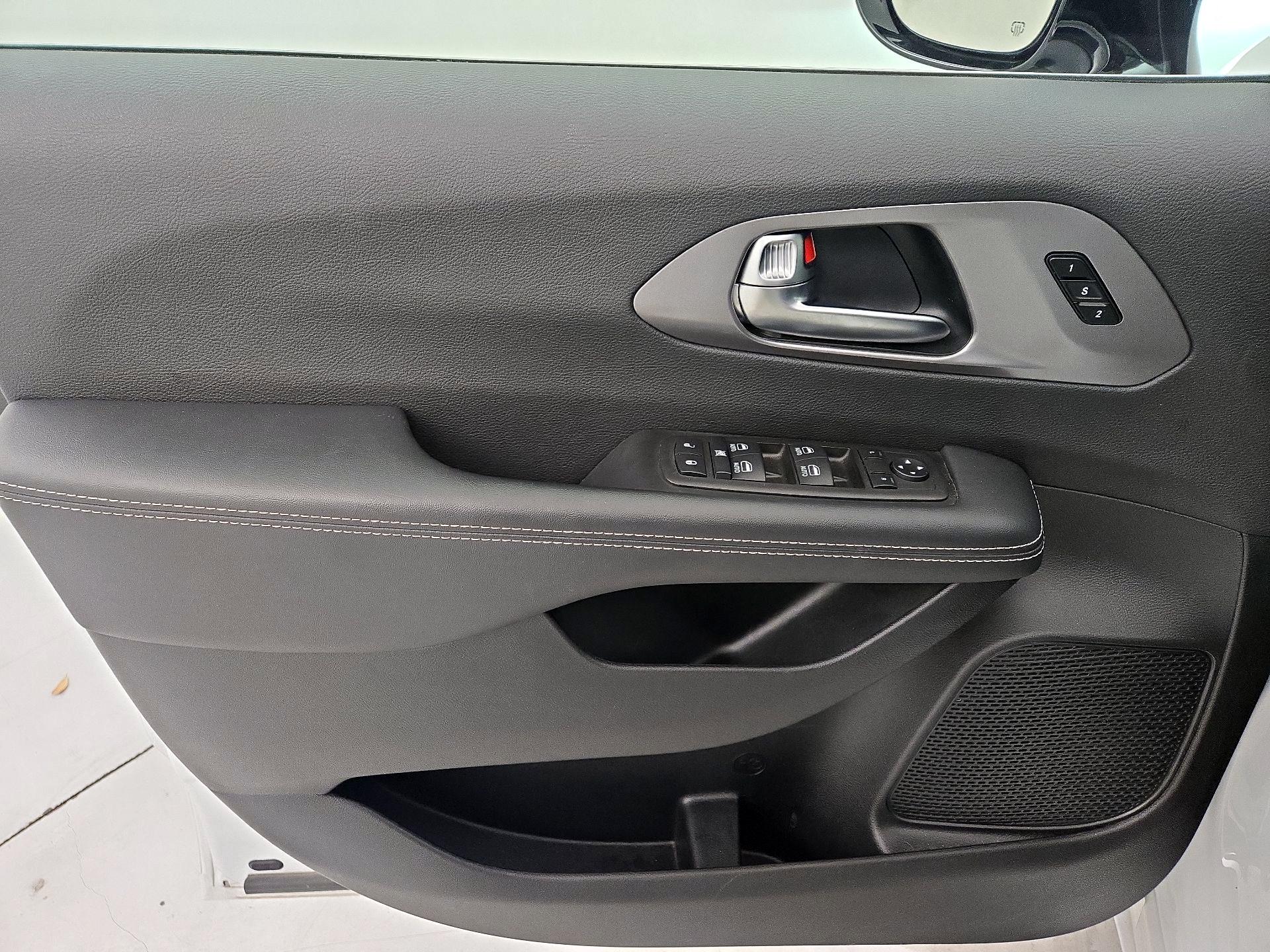 Thumbnail: 2025 Chrysler Pacifica - 12