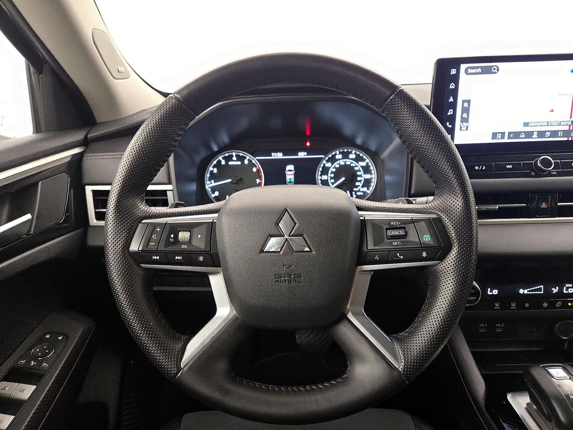 Thumbnail: 2025 Mitsubishi Outlander - 10