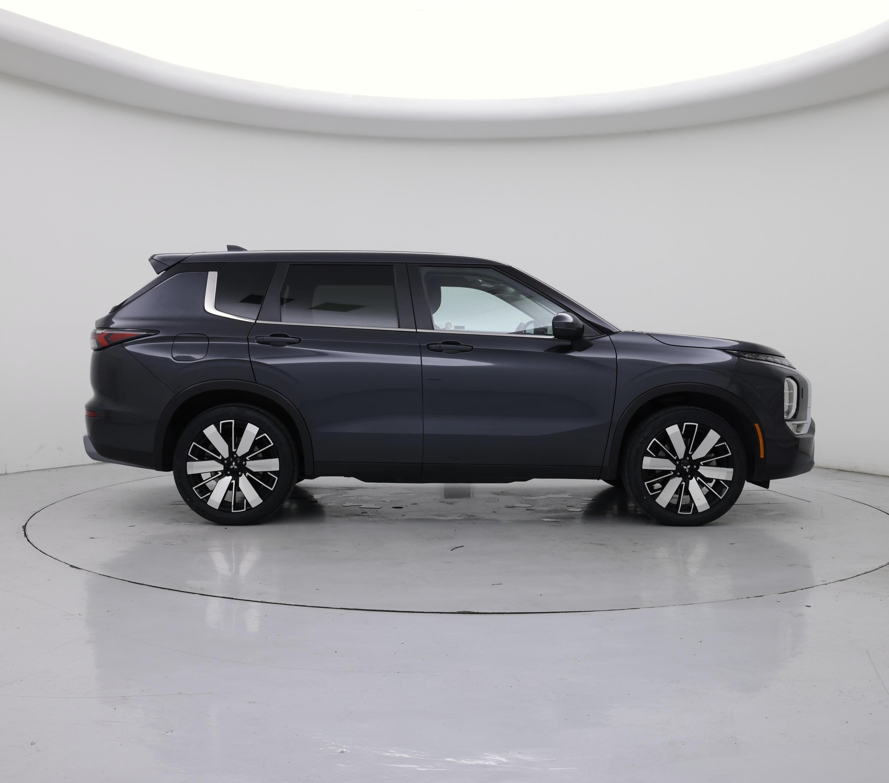 Thumbnail: 2025 Mitsubishi Outlander - 7