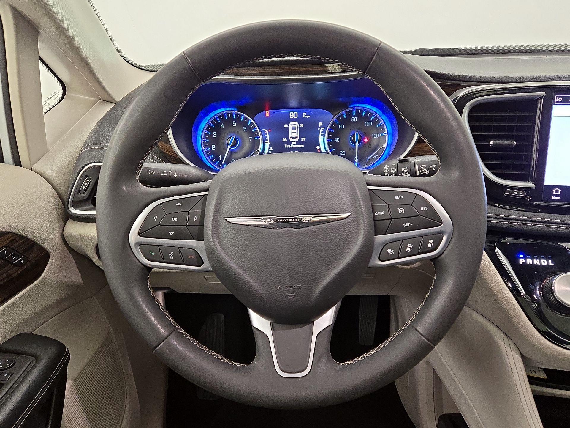 Thumbnail: 2023 Chrysler Pacifica - 10