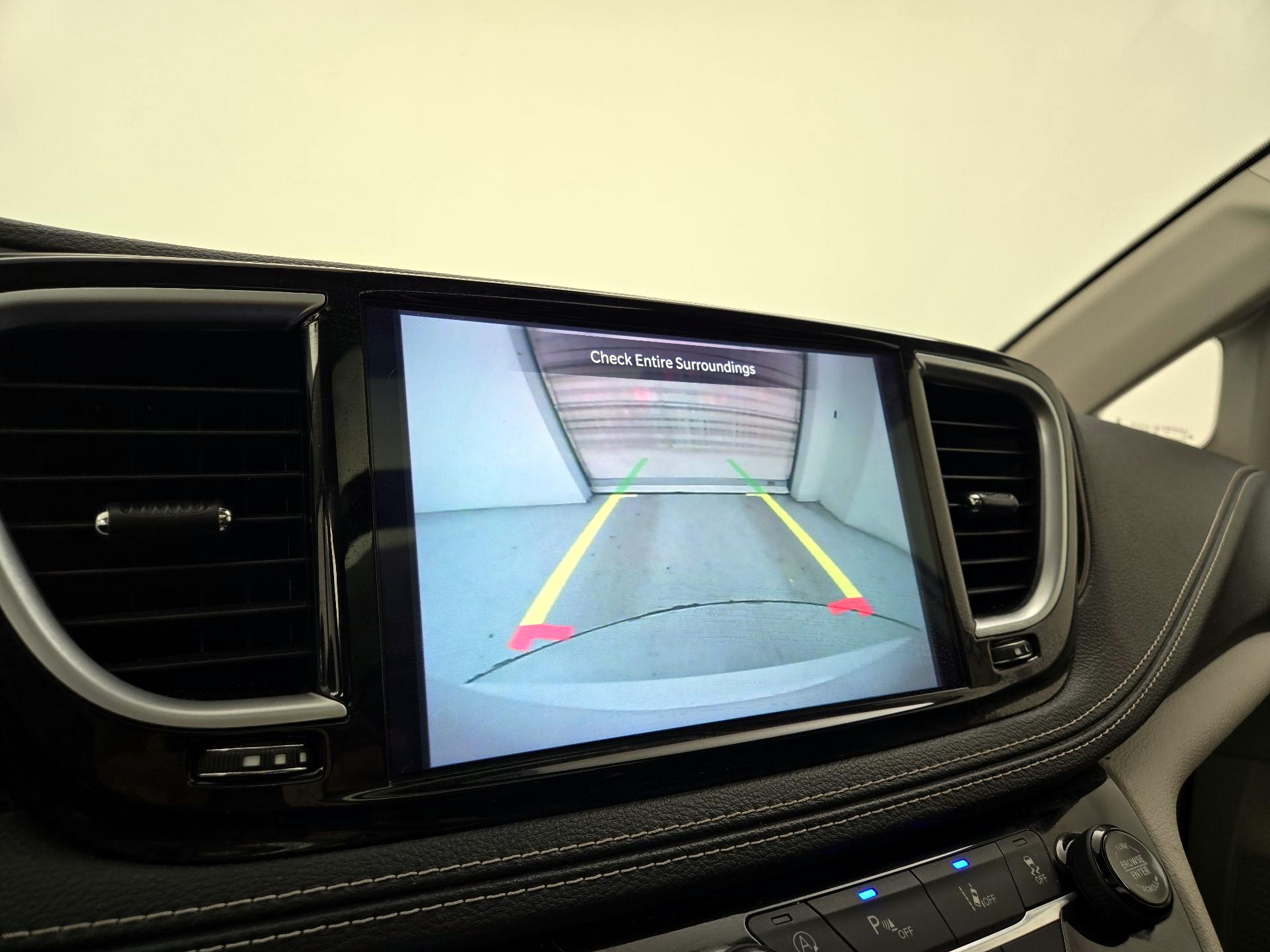 Thumbnail: 2023 Chrysler Pacifica - 15