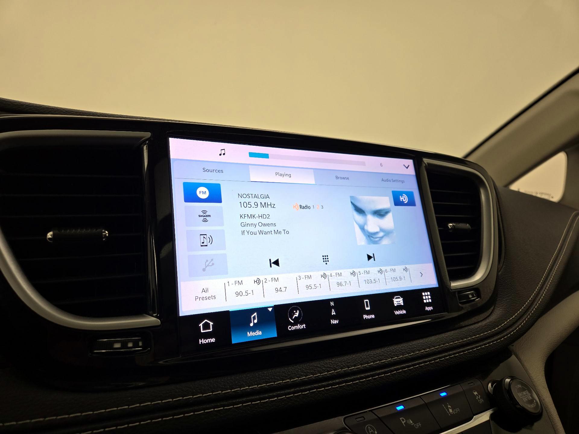 Thumbnail: 2023 Chrysler Pacifica - 16