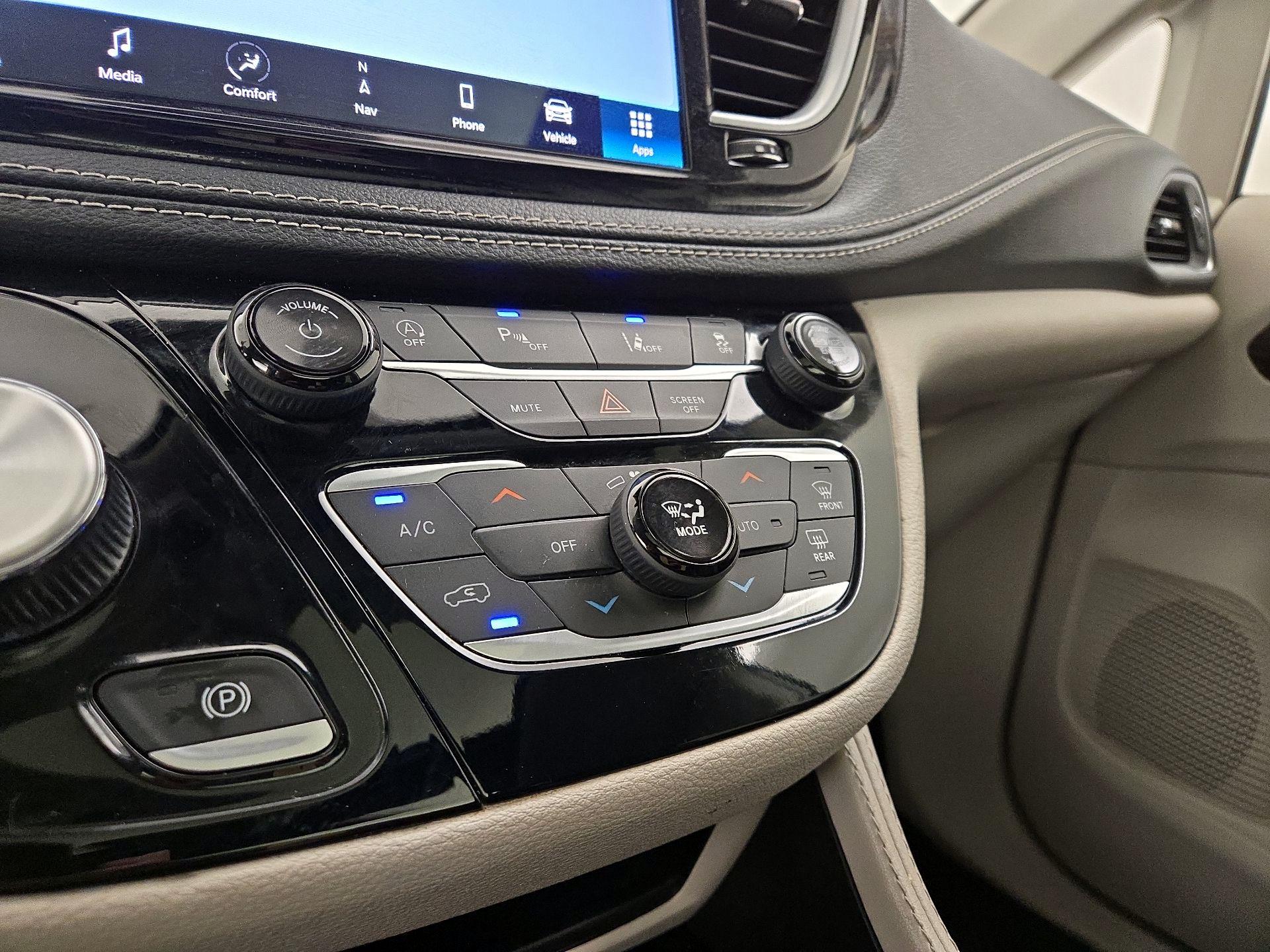 Thumbnail: 2023 Chrysler Pacifica - 17