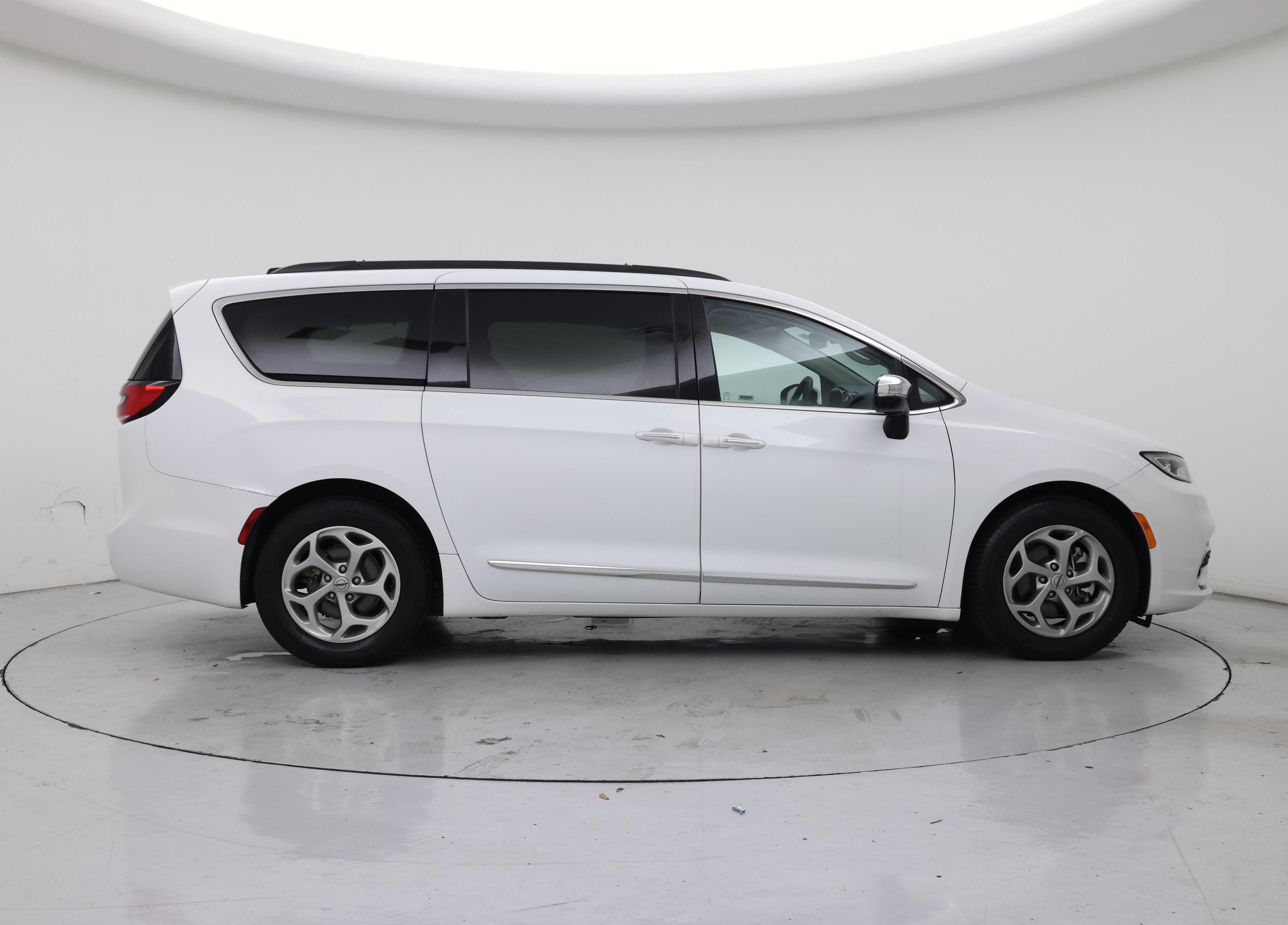 Thumbnail: 2023 Chrysler Pacifica - 7