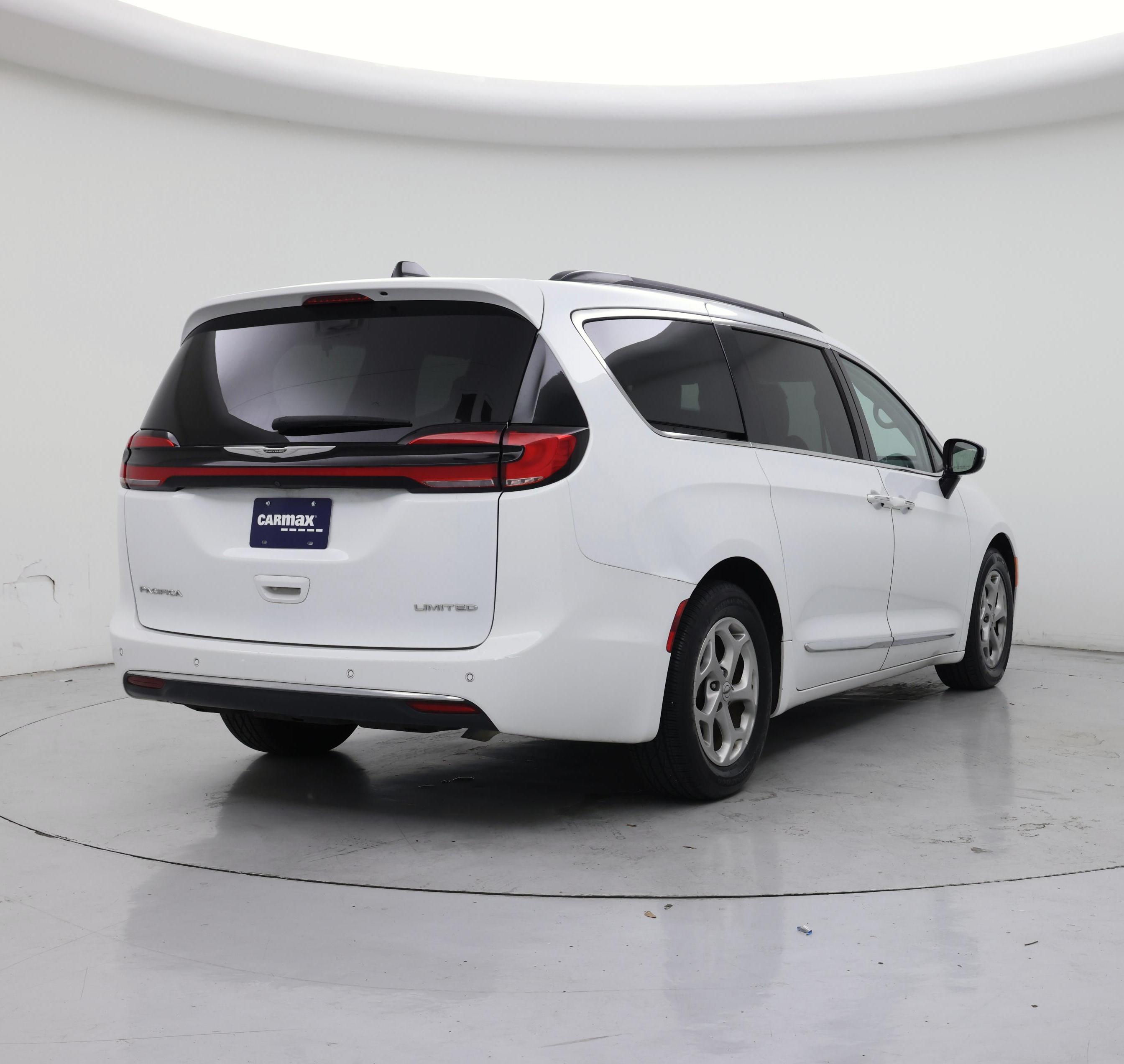 Thumbnail: 2023 Chrysler Pacifica - 8