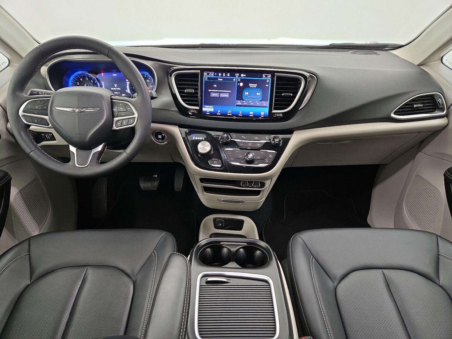 Thumbnail: 2024 Chrysler Pacifica - 9