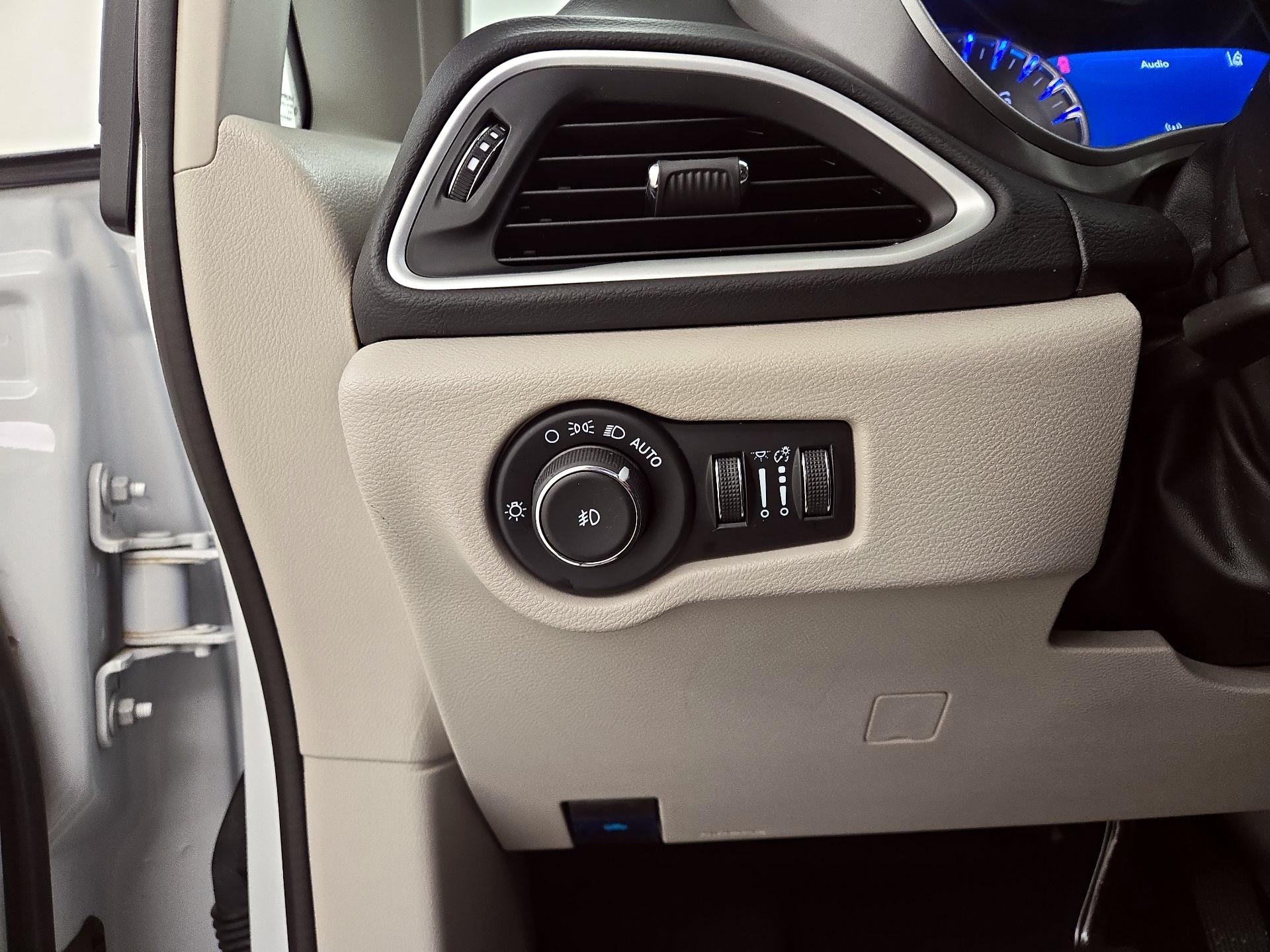 Thumbnail: 2024 Chrysler Pacifica - 13