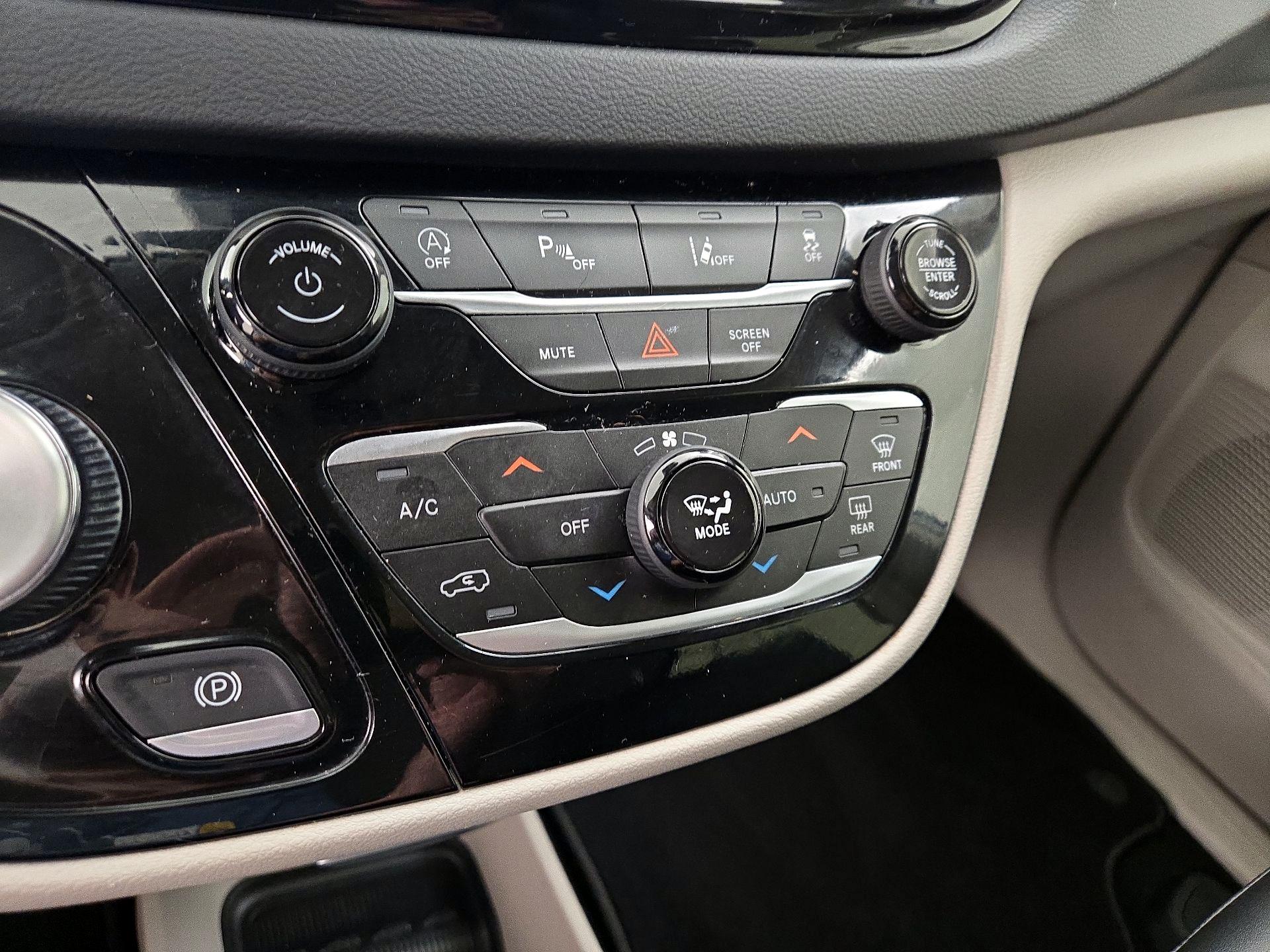 Thumbnail: 2024 Chrysler Pacifica - 16
