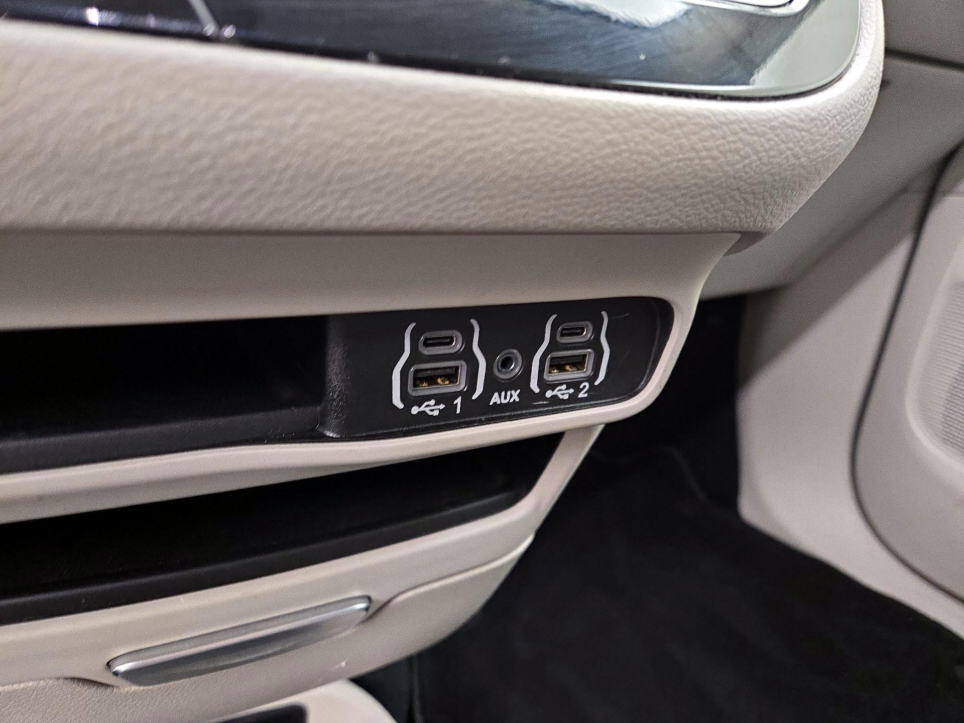 Thumbnail: 2024 Chrysler Pacifica - 18