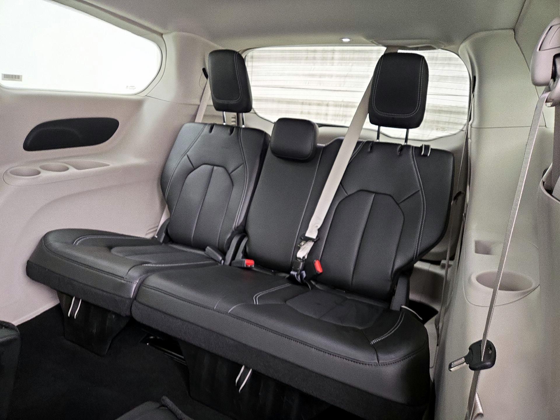 Thumbnail: 2024 Chrysler Pacifica - 20