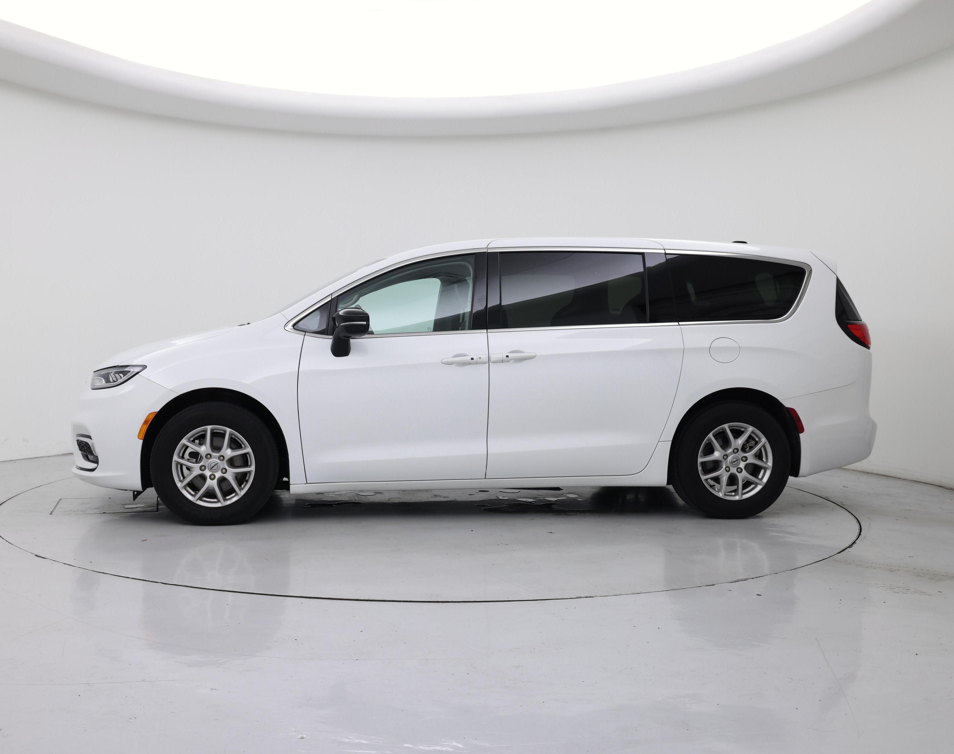 Thumbnail: 2024 Chrysler Pacifica - 3
