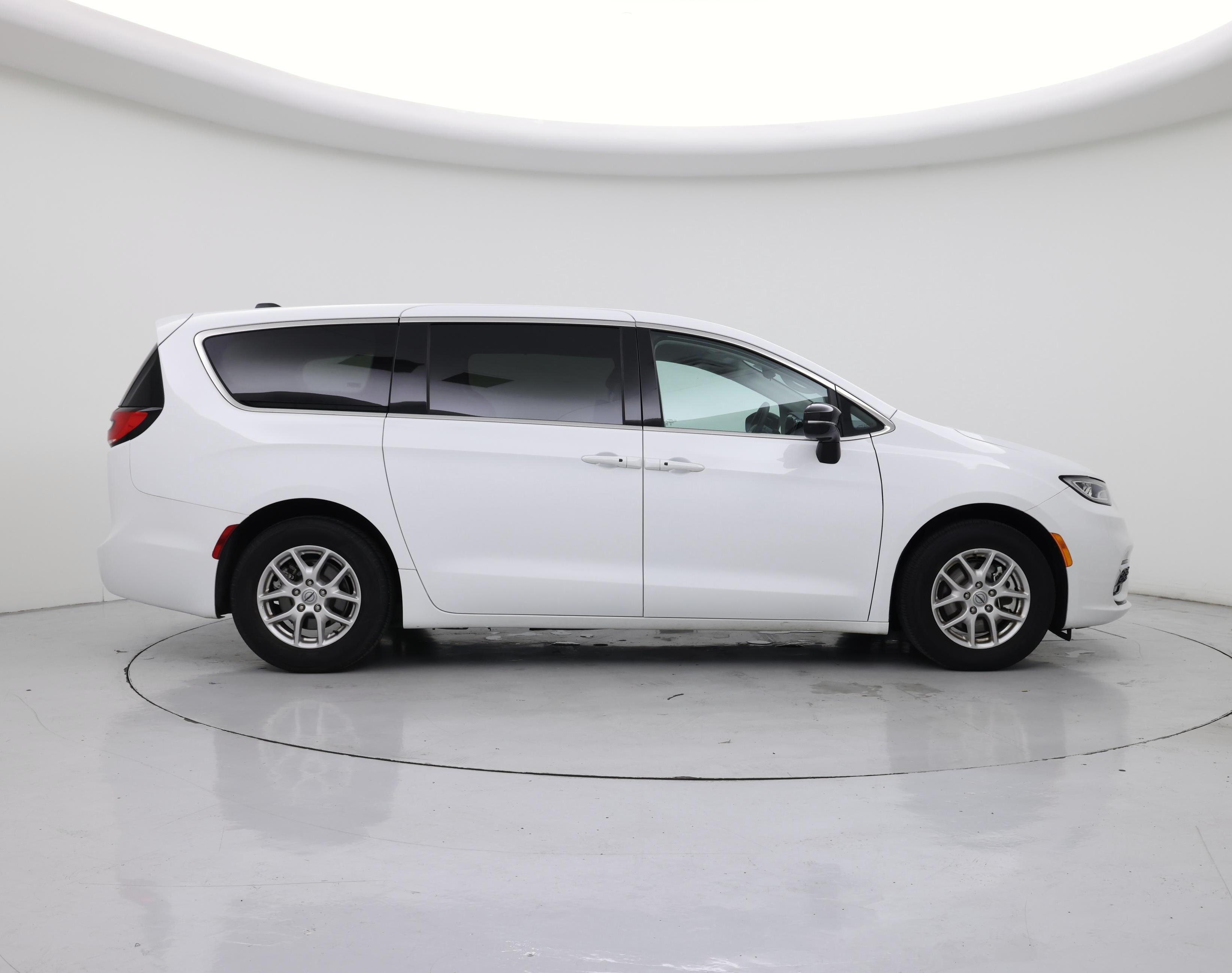 Thumbnail: 2024 Chrysler Pacifica - 7