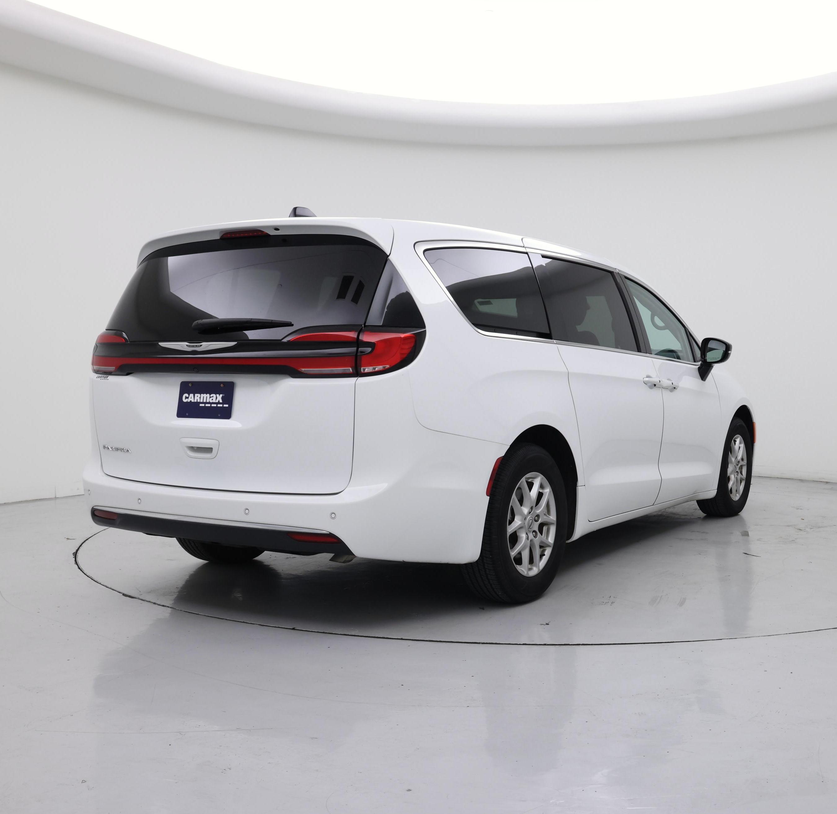 Thumbnail: 2024 Chrysler Pacifica - 8