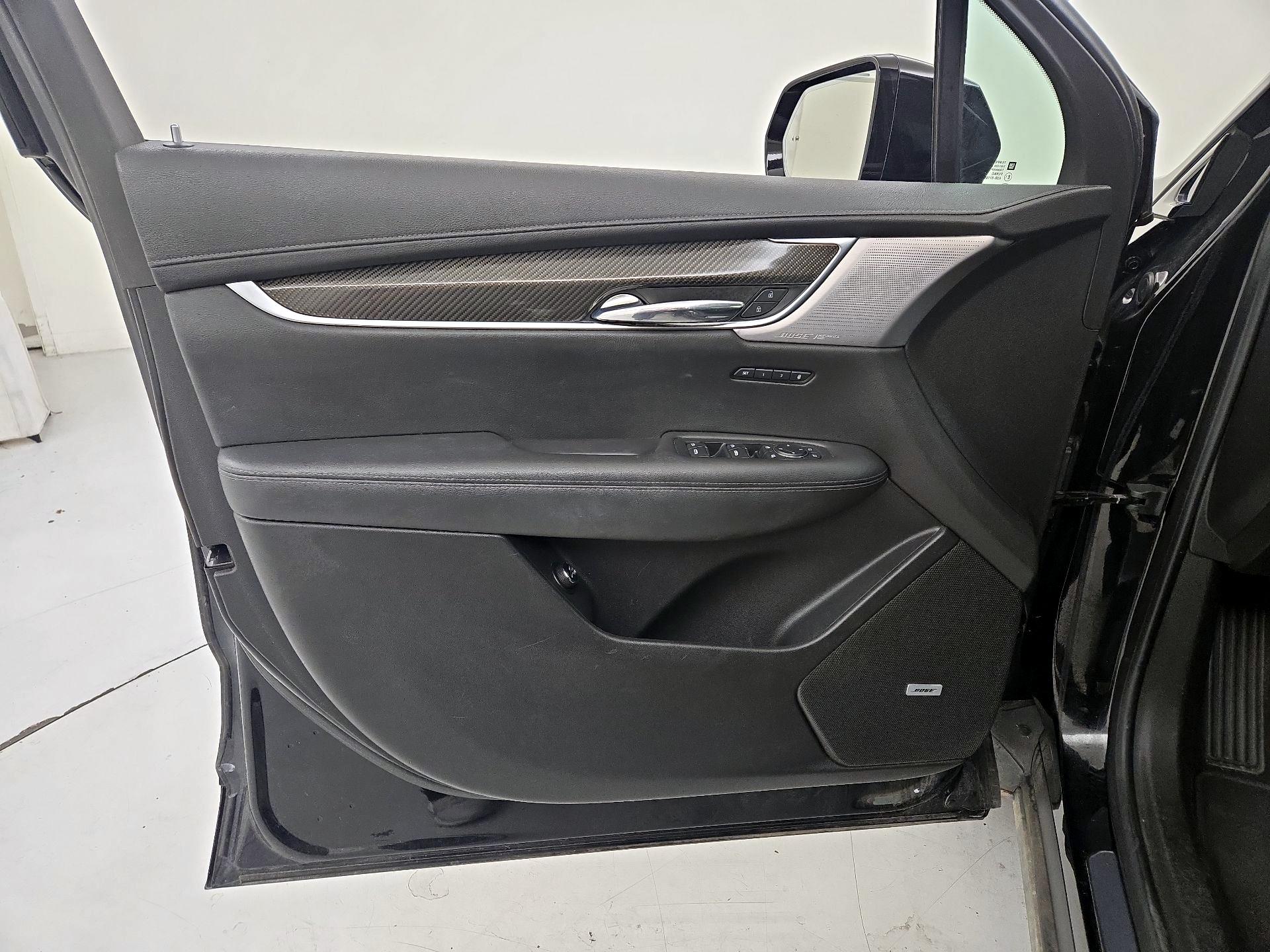 Thumbnail: 2020 Cadillac XT6 - 12