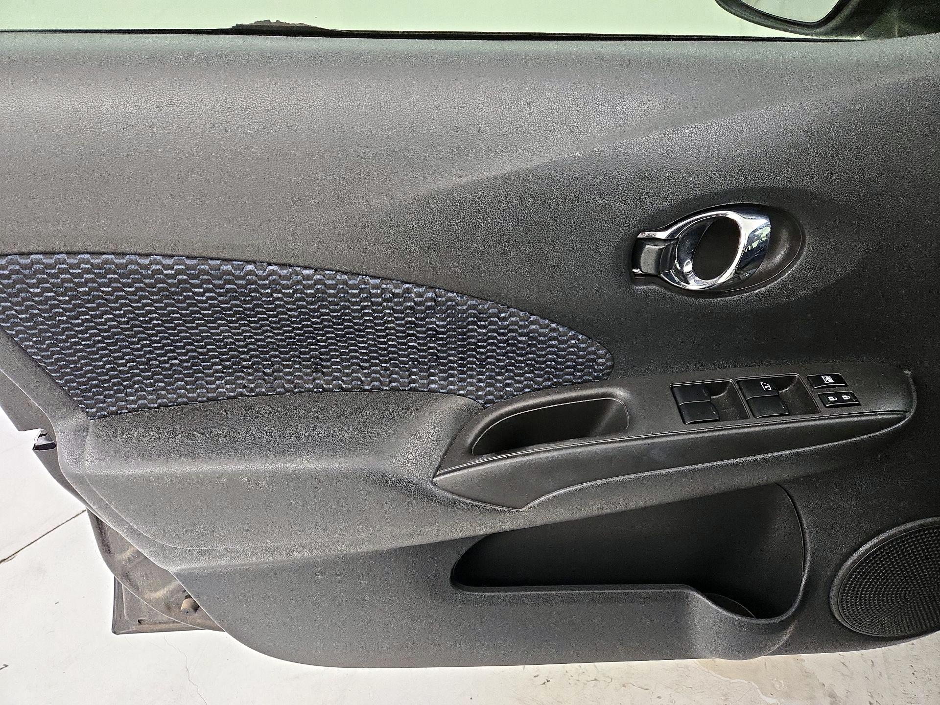 Thumbnail: 2015 Nissan Versa Note - 12