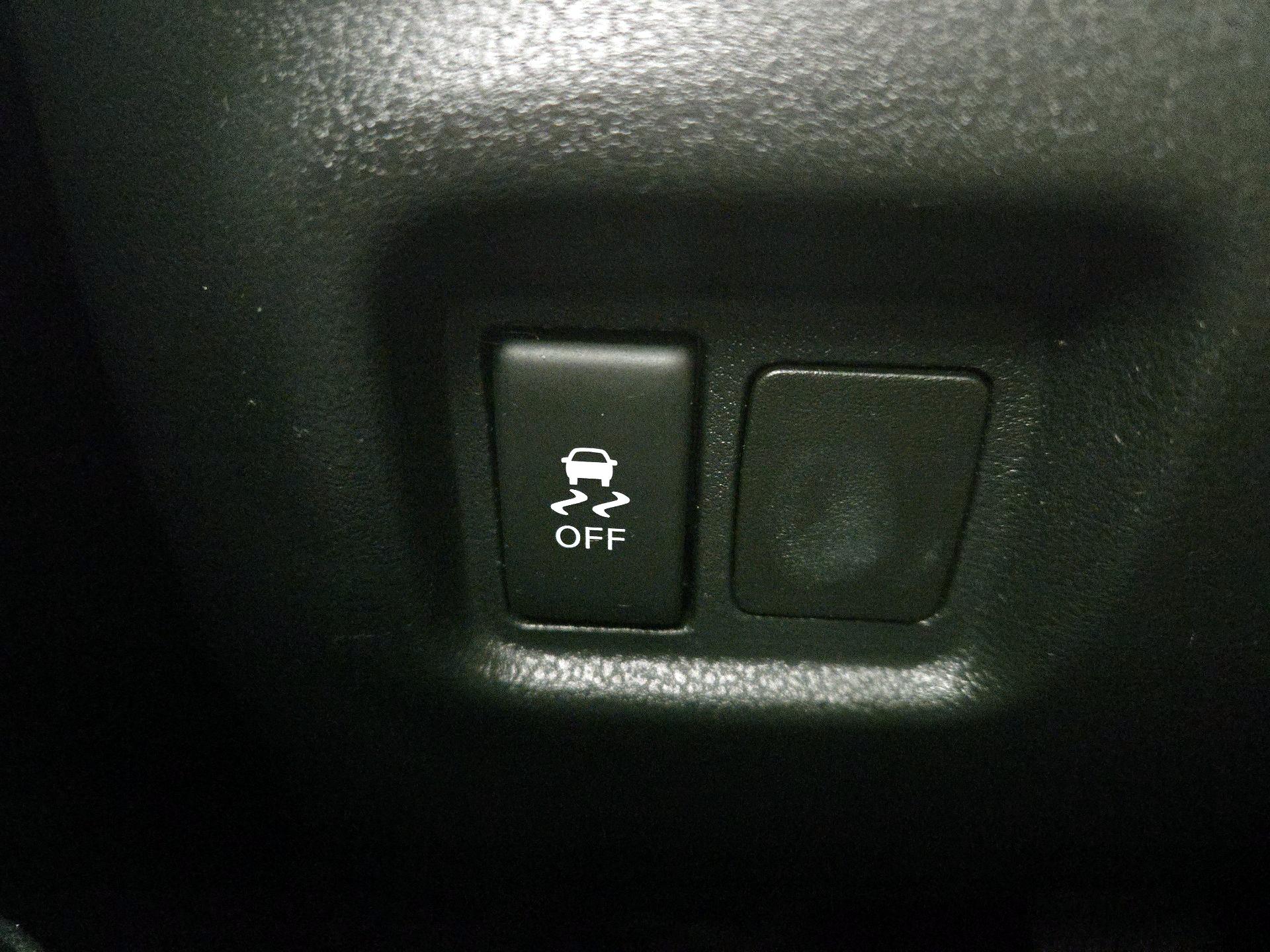 Thumbnail: 2015 Nissan Versa Note - 13