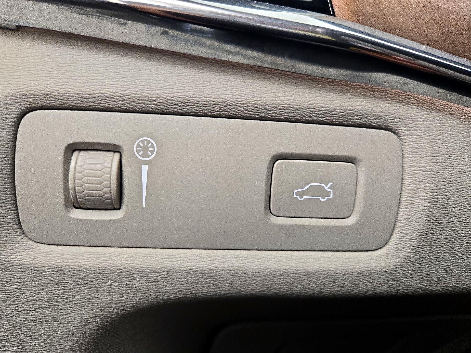 Thumbnail: 2018 Volvo V90 - 13