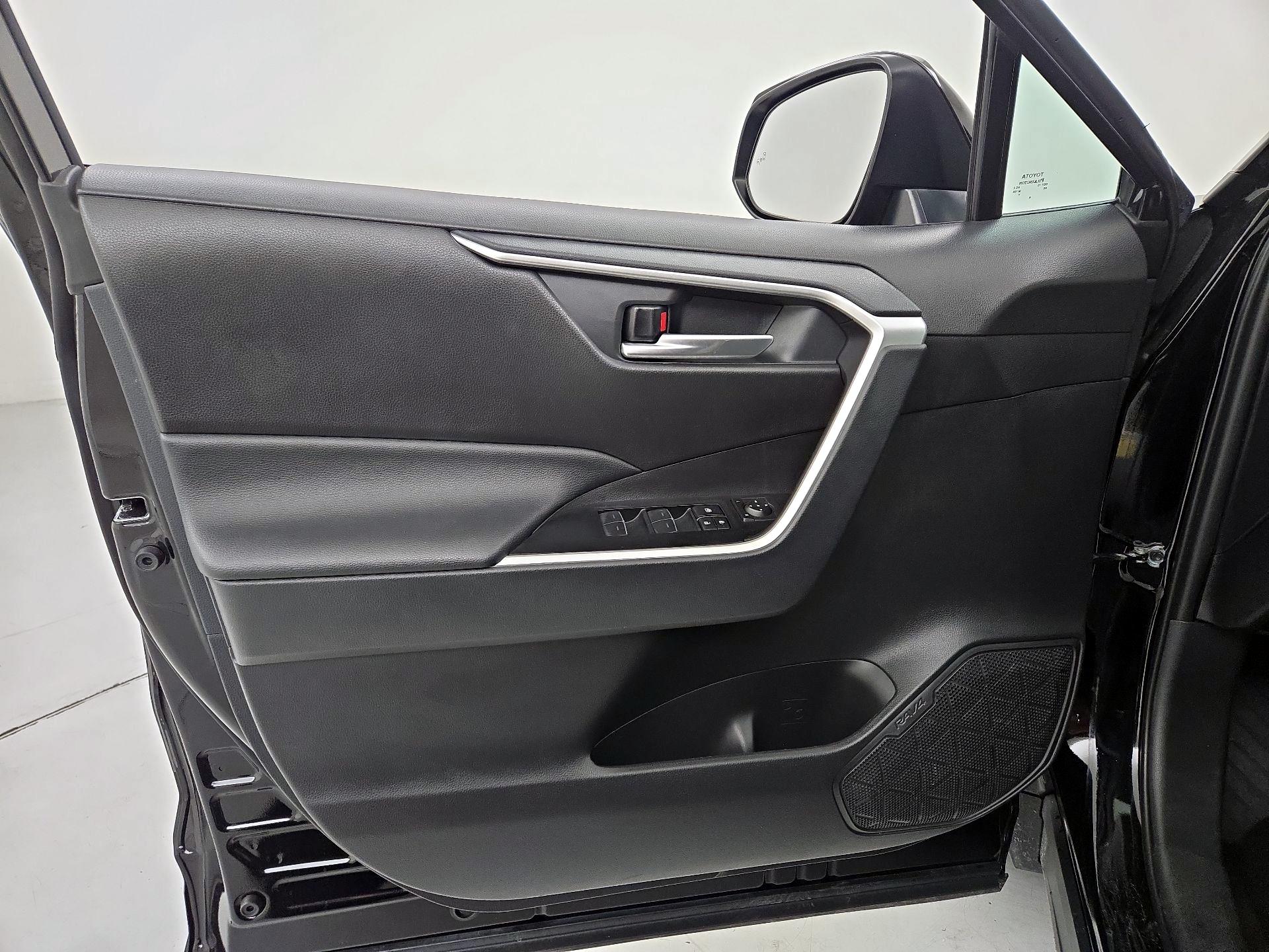 Thumbnail: 2025 Toyota RAV4 - 12