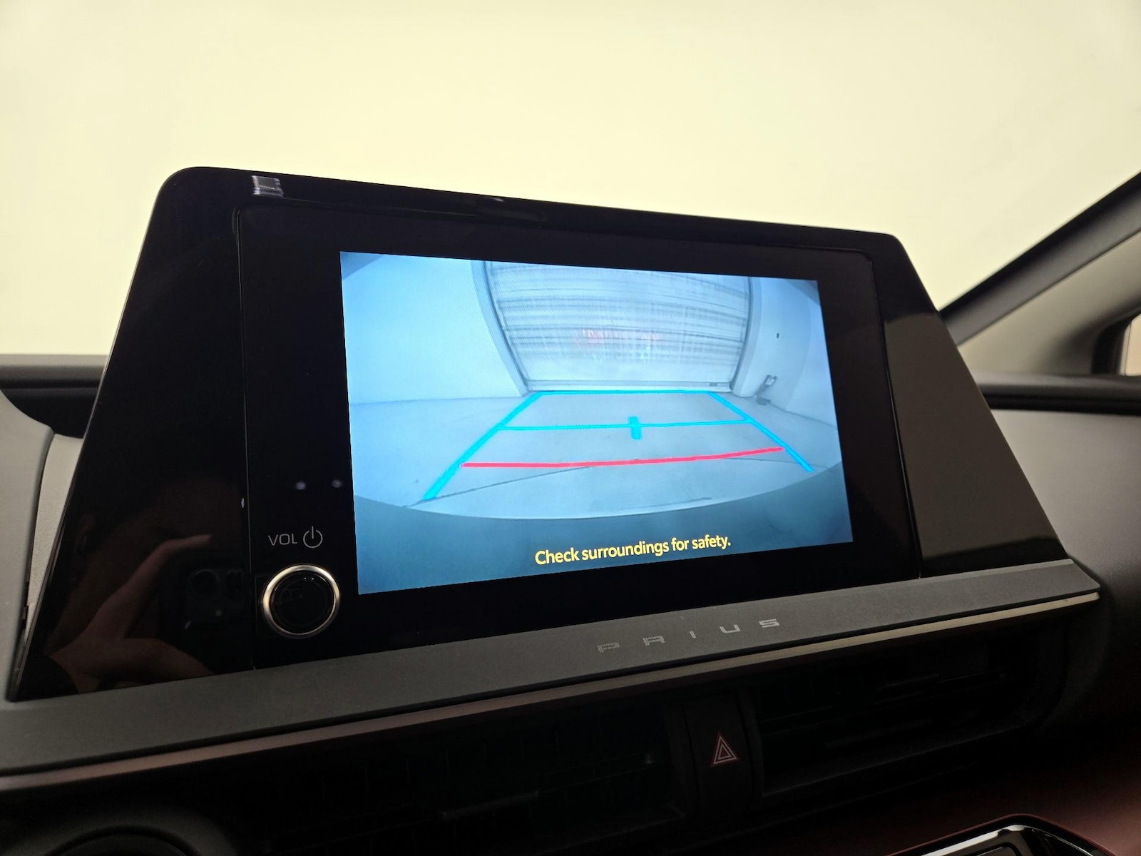2025 Toyota Prius SE - Photo 16