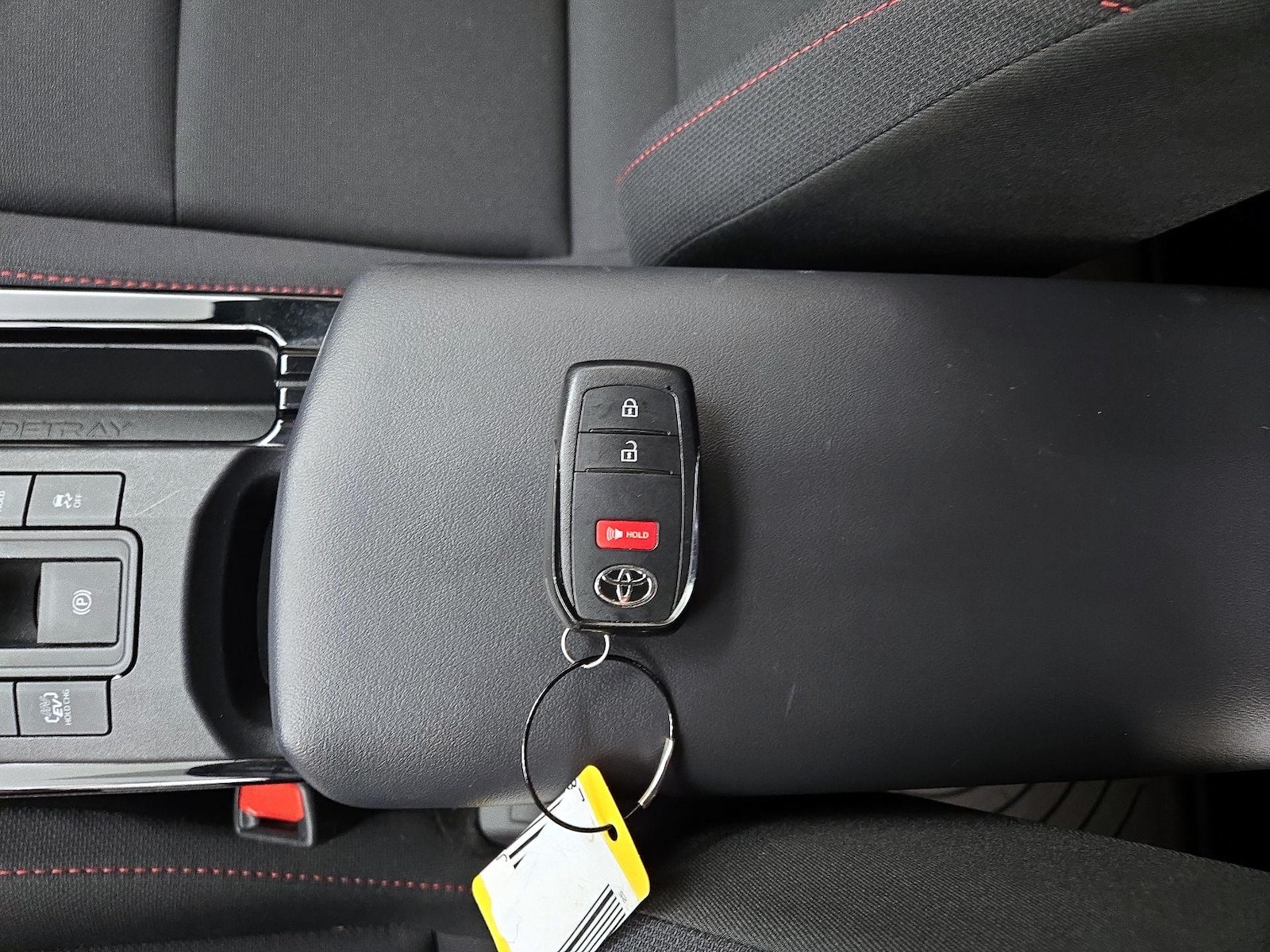 2025 Toyota Prius SE - Photo 25