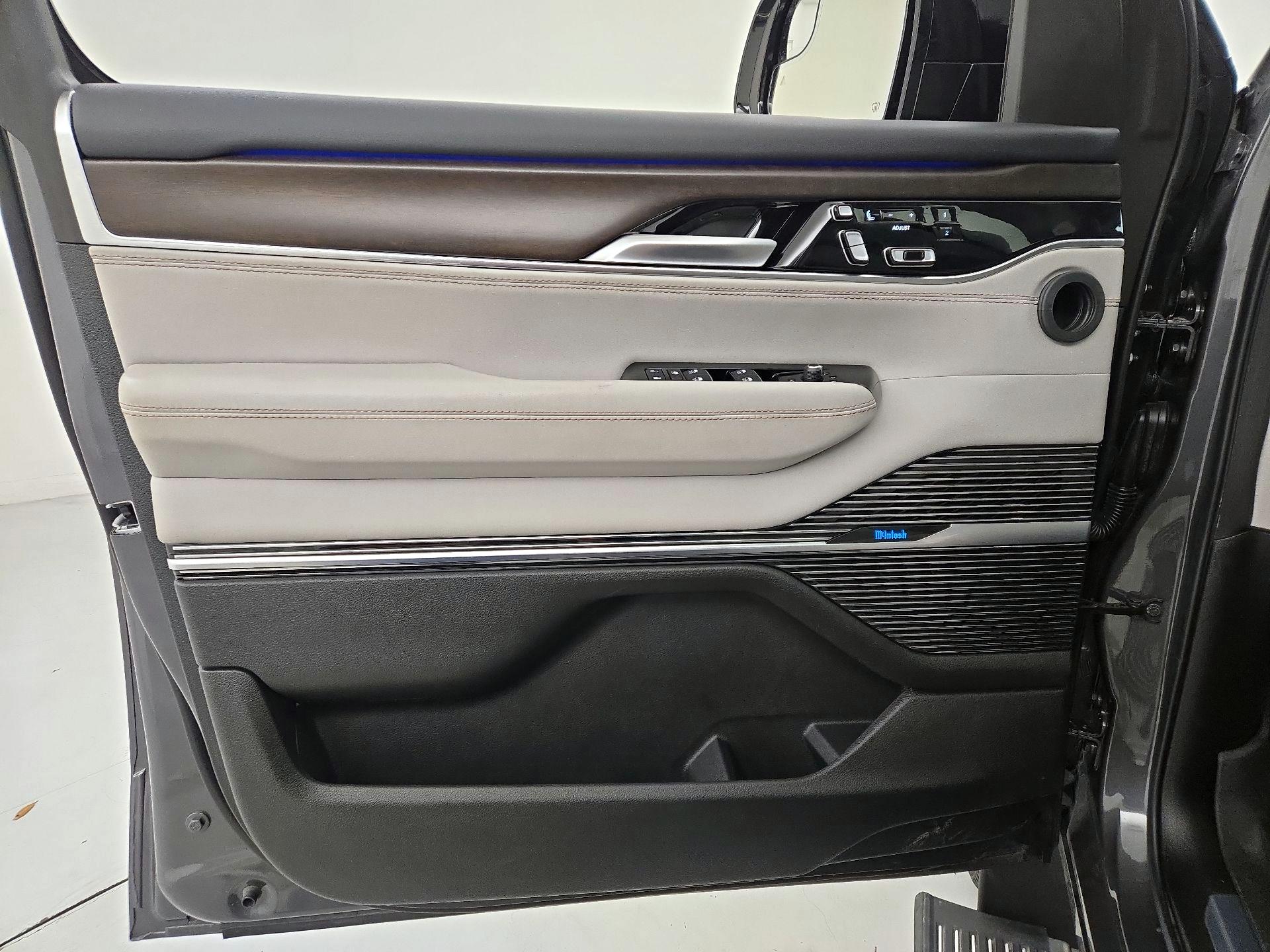 Thumbnail: 2023 Jeep Grand Wagoneer L - 12