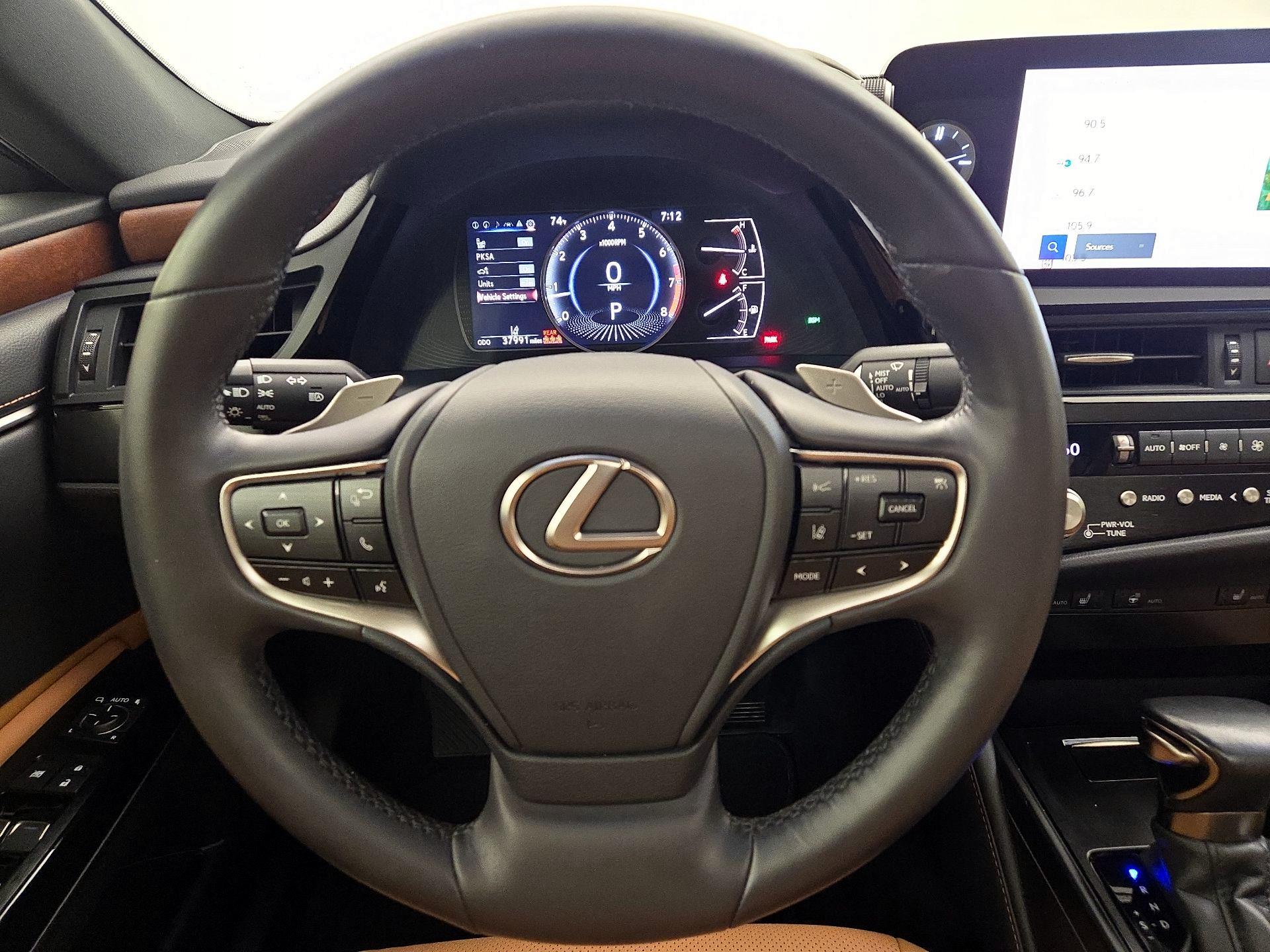 Thumbnail: 2023 Lexus ES - 10