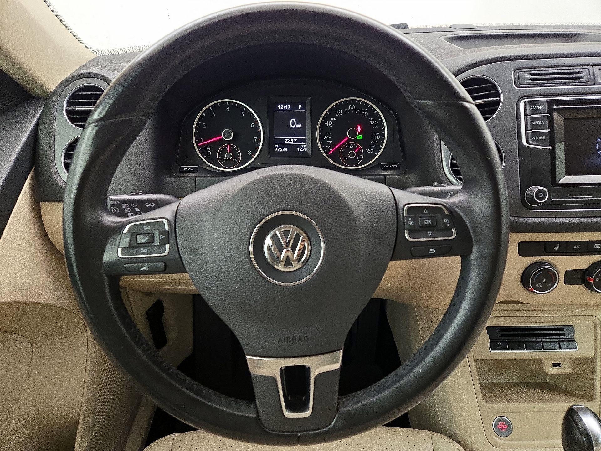 Thumbnail: 2016 Volkswagen Tiguan - 10