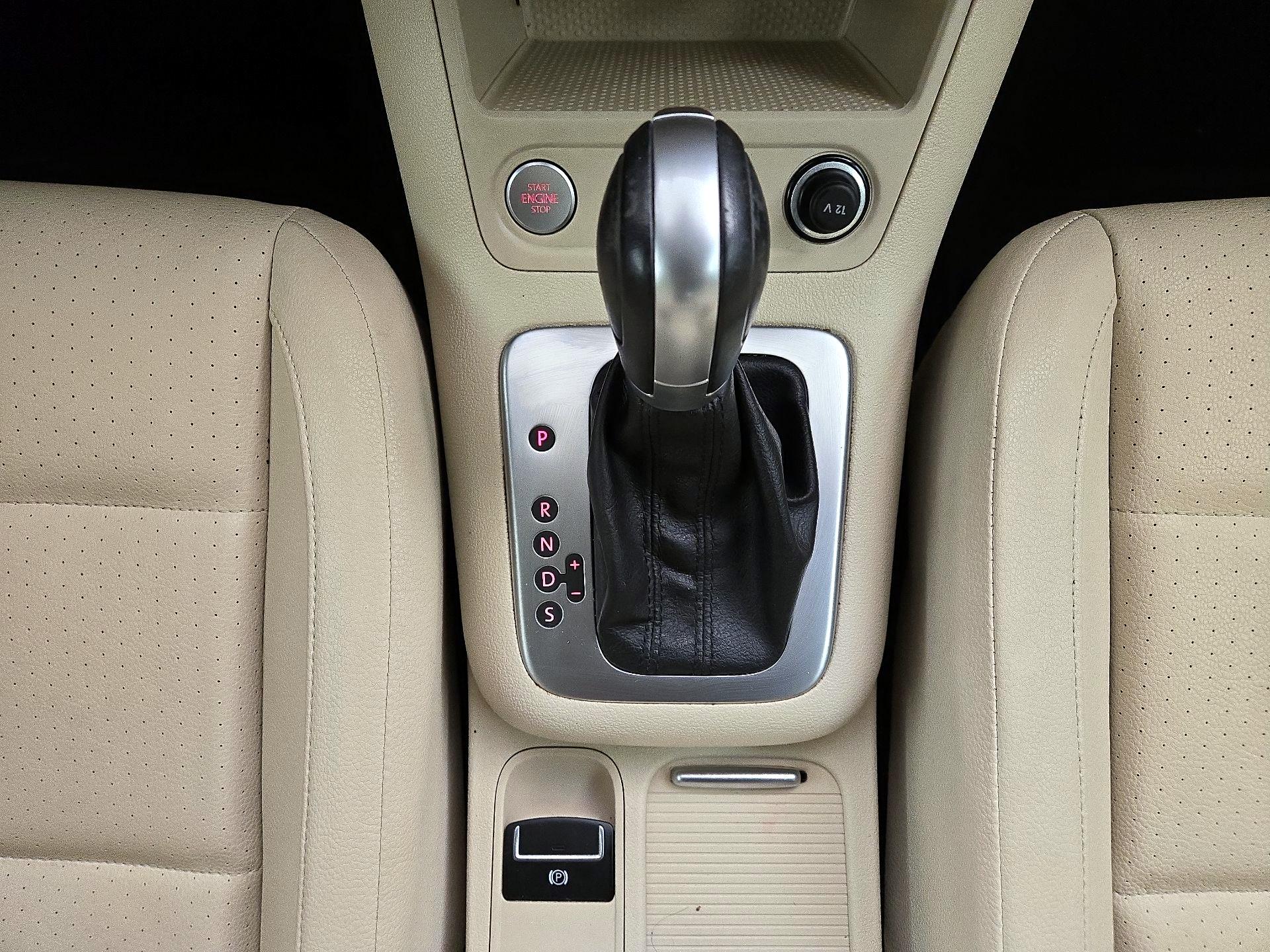 Thumbnail: 2016 Volkswagen Tiguan - 17