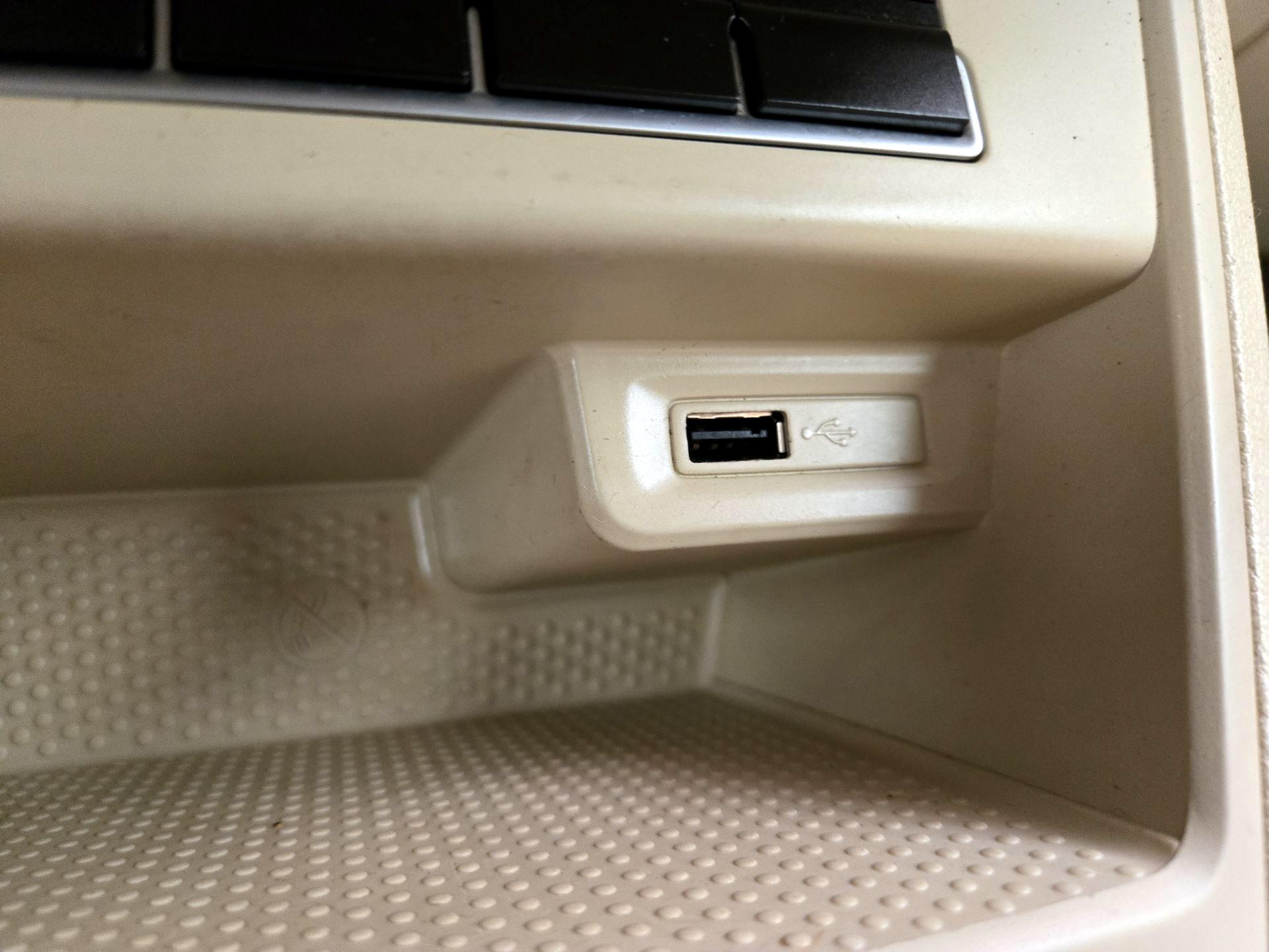 Thumbnail: 2016 Volkswagen Tiguan - 18