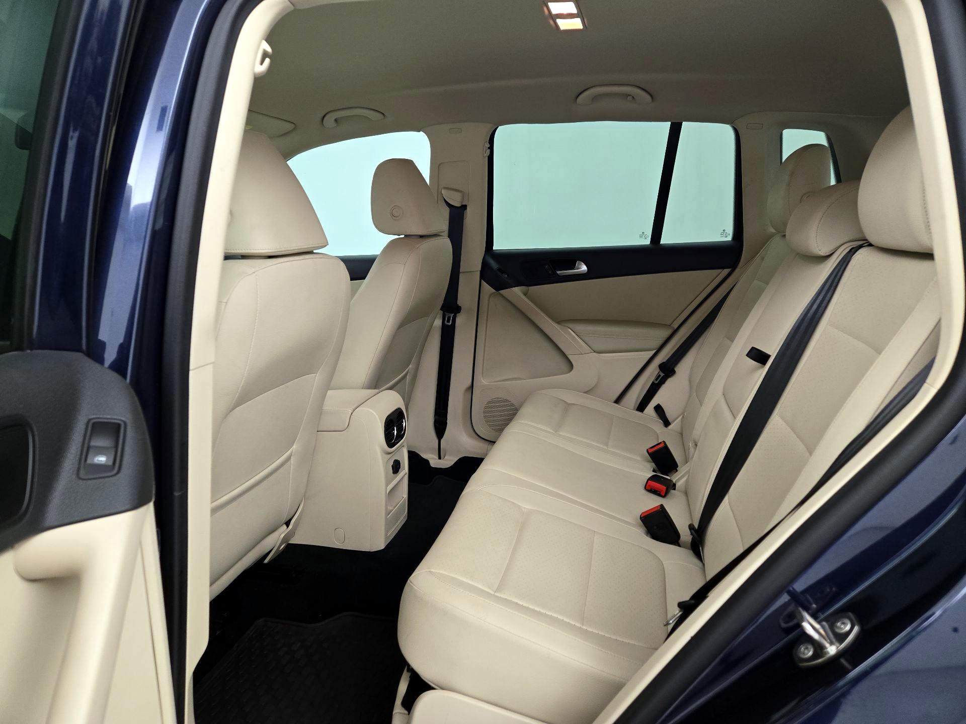 Thumbnail: 2016 Volkswagen Tiguan - 19