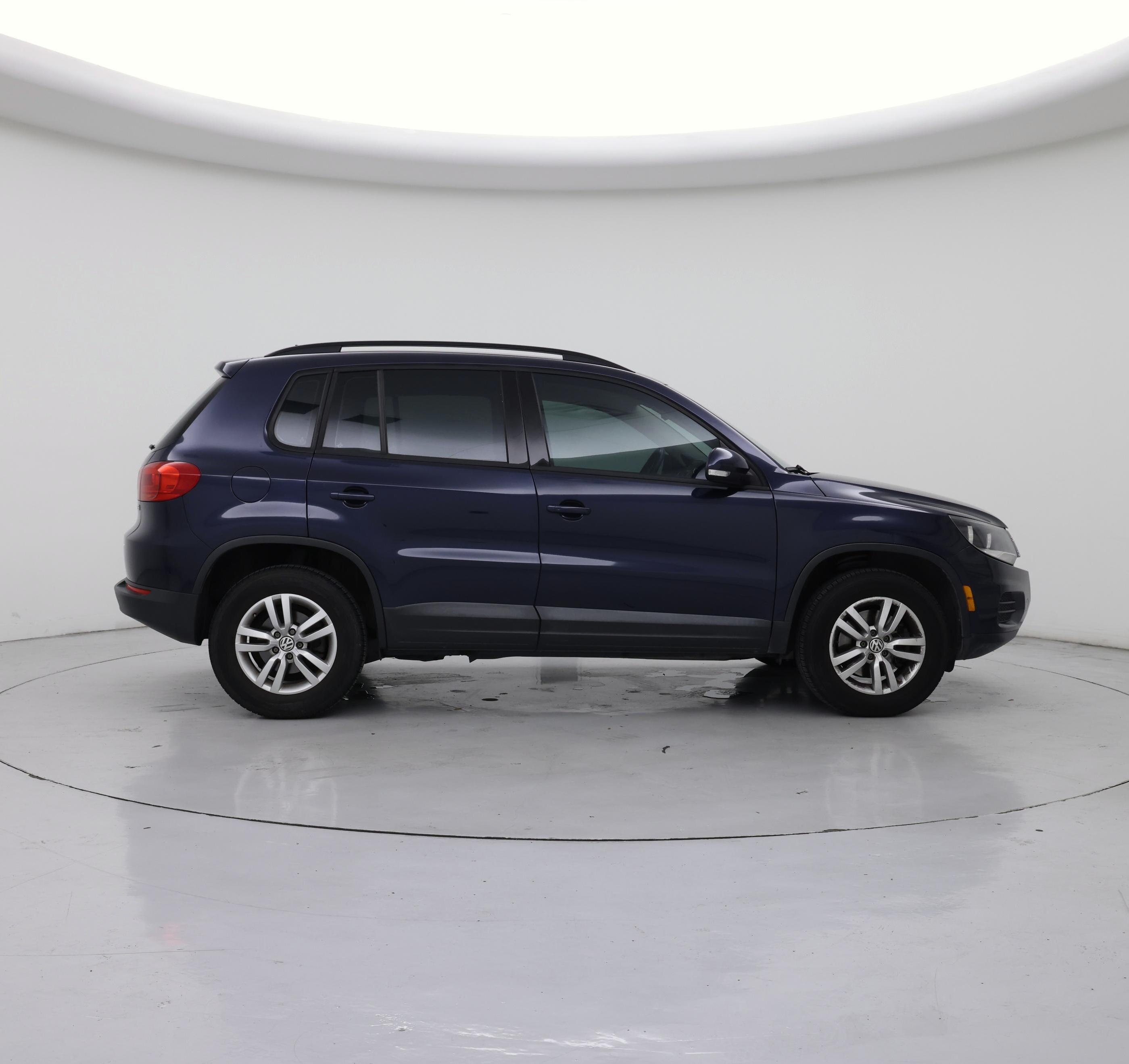Thumbnail: 2016 Volkswagen Tiguan - 7