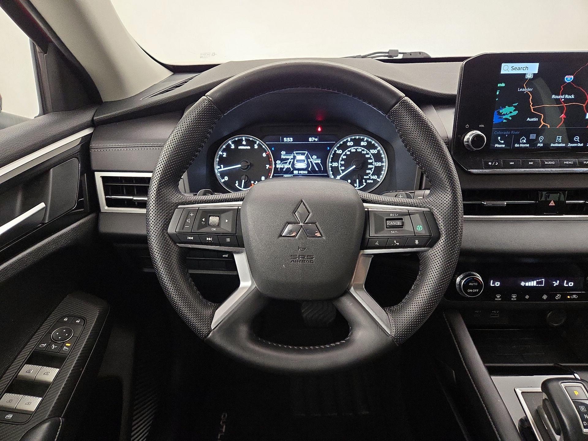 Thumbnail: 2023 Mitsubishi Outlander - 10