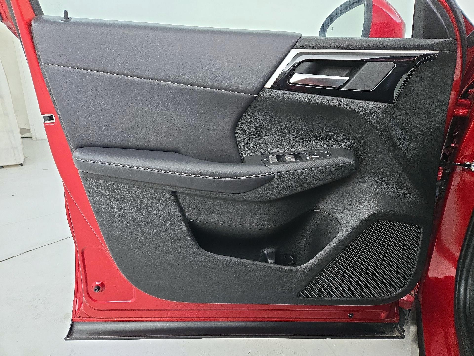 Thumbnail: 2023 Mitsubishi Outlander - 12