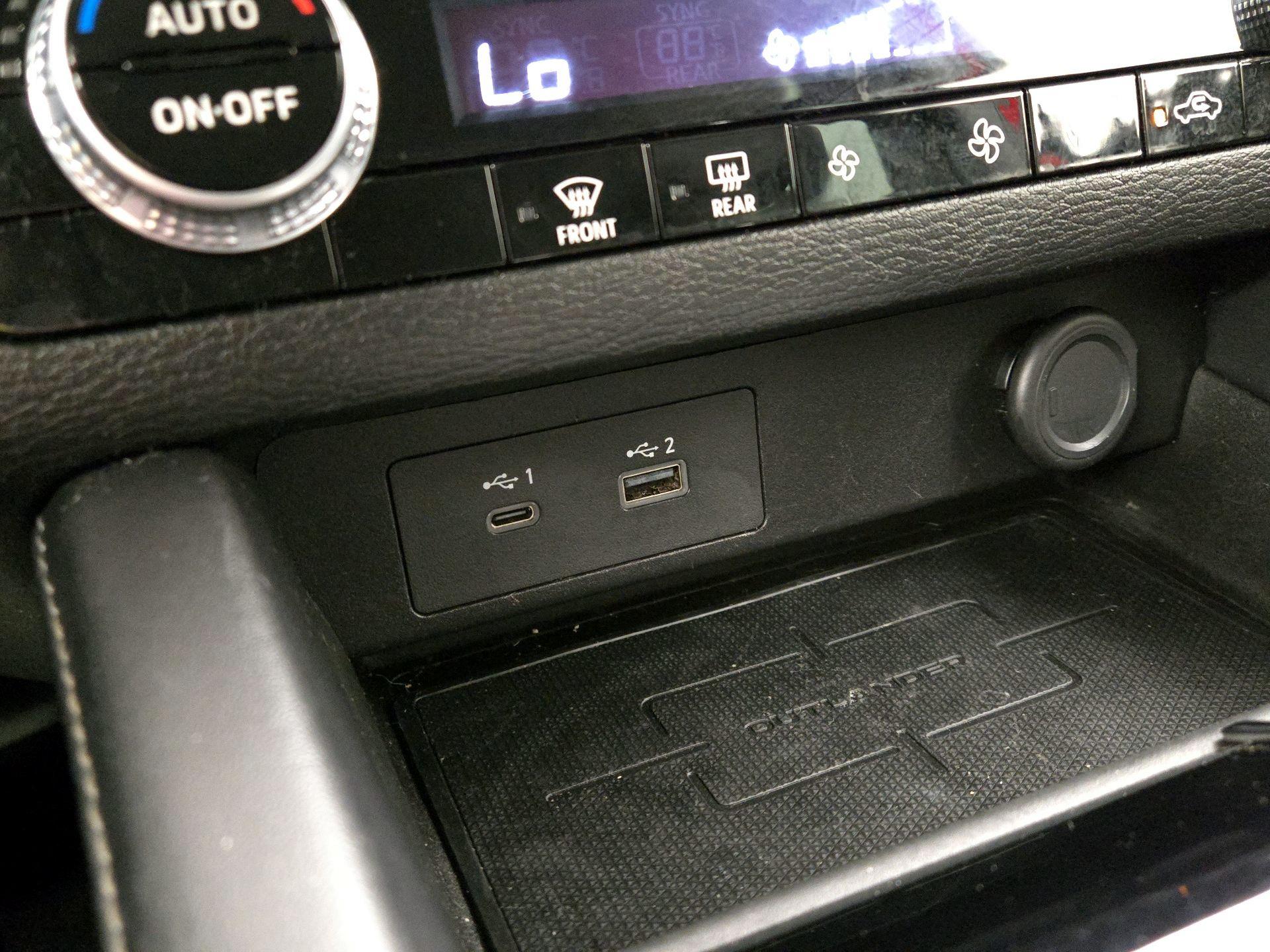 Thumbnail: 2023 Mitsubishi Outlander - 19