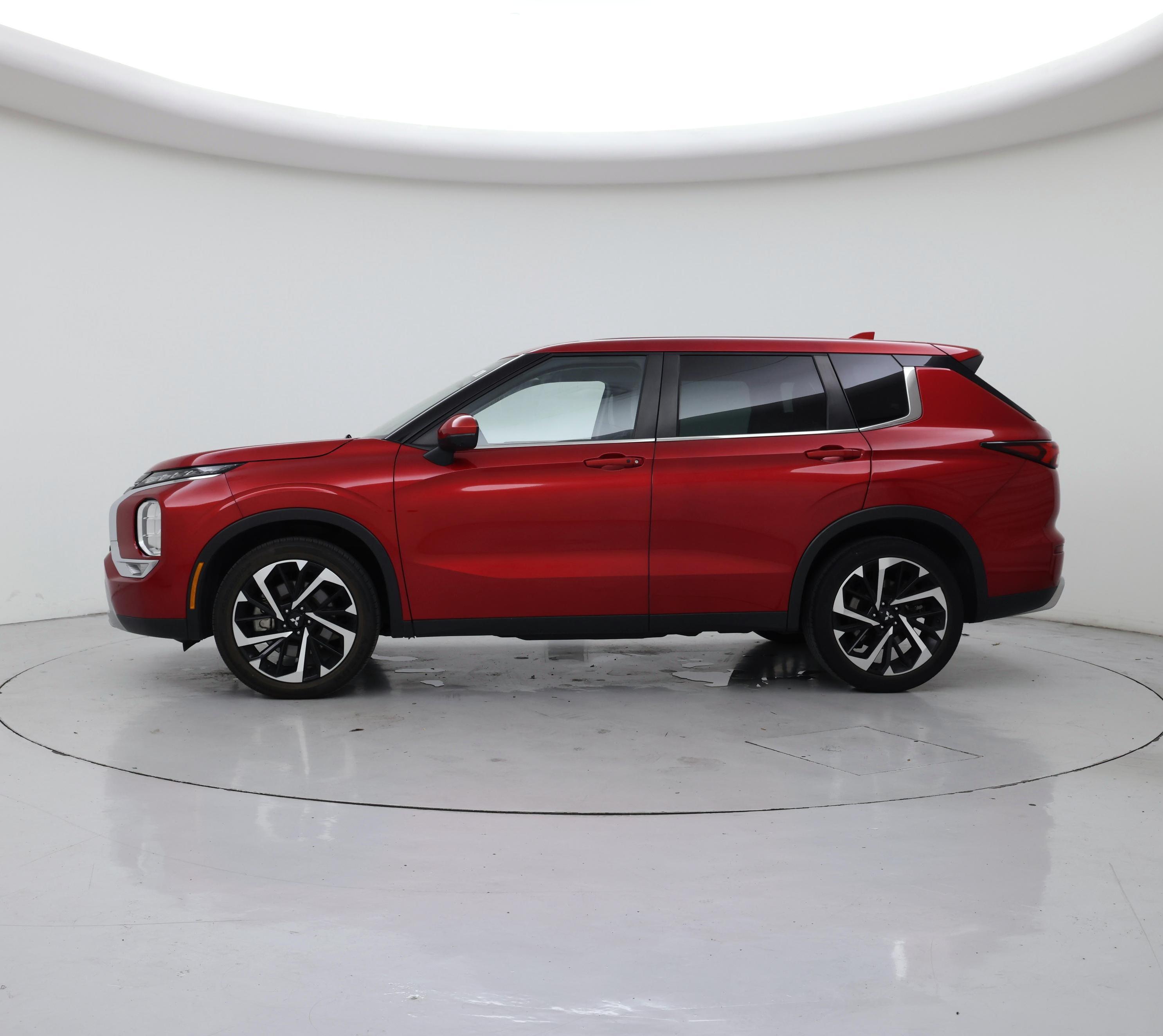 Thumbnail: 2023 Mitsubishi Outlander - 3