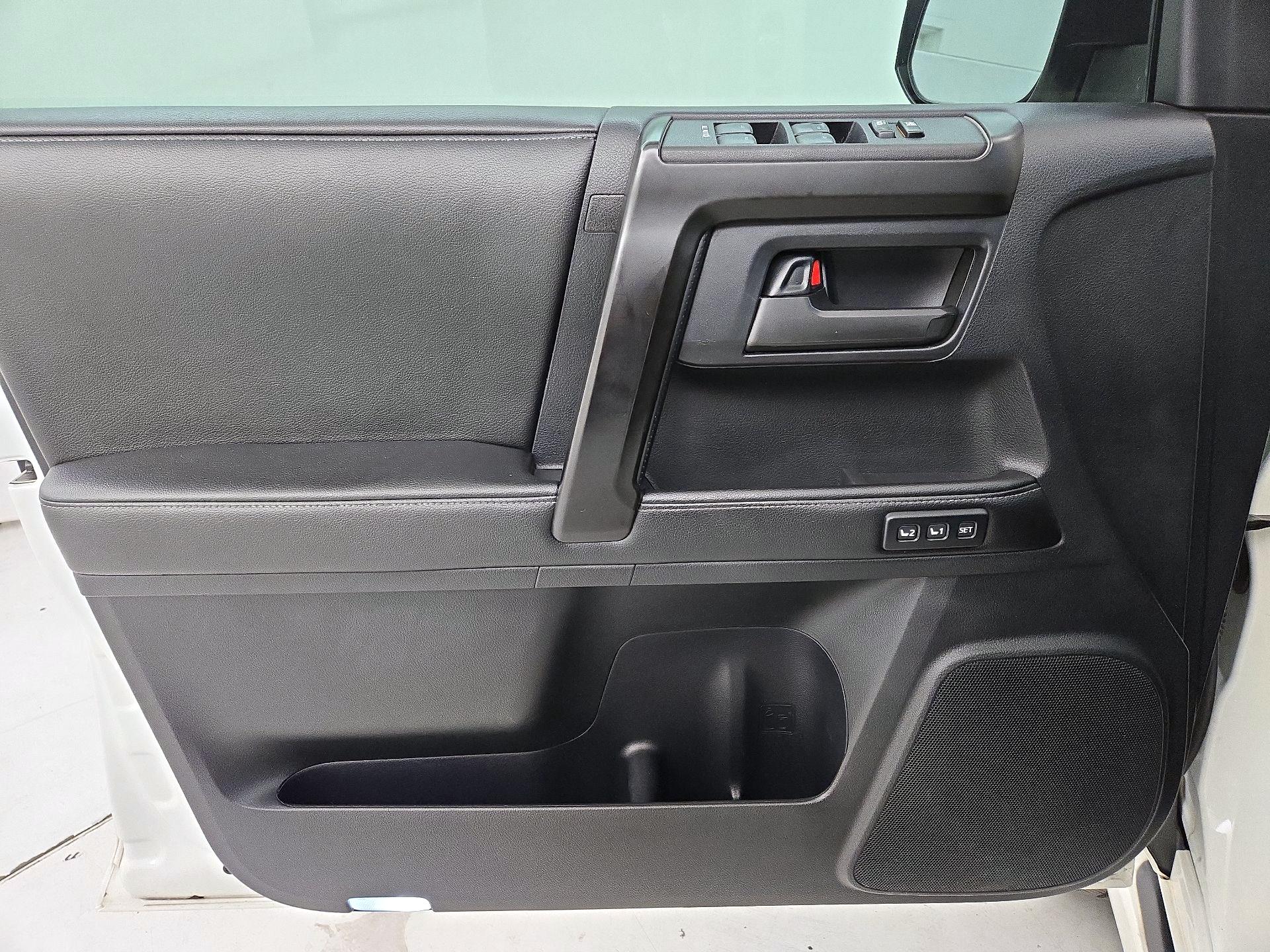 Thumbnail: 2015 Toyota 4Runner - 12
