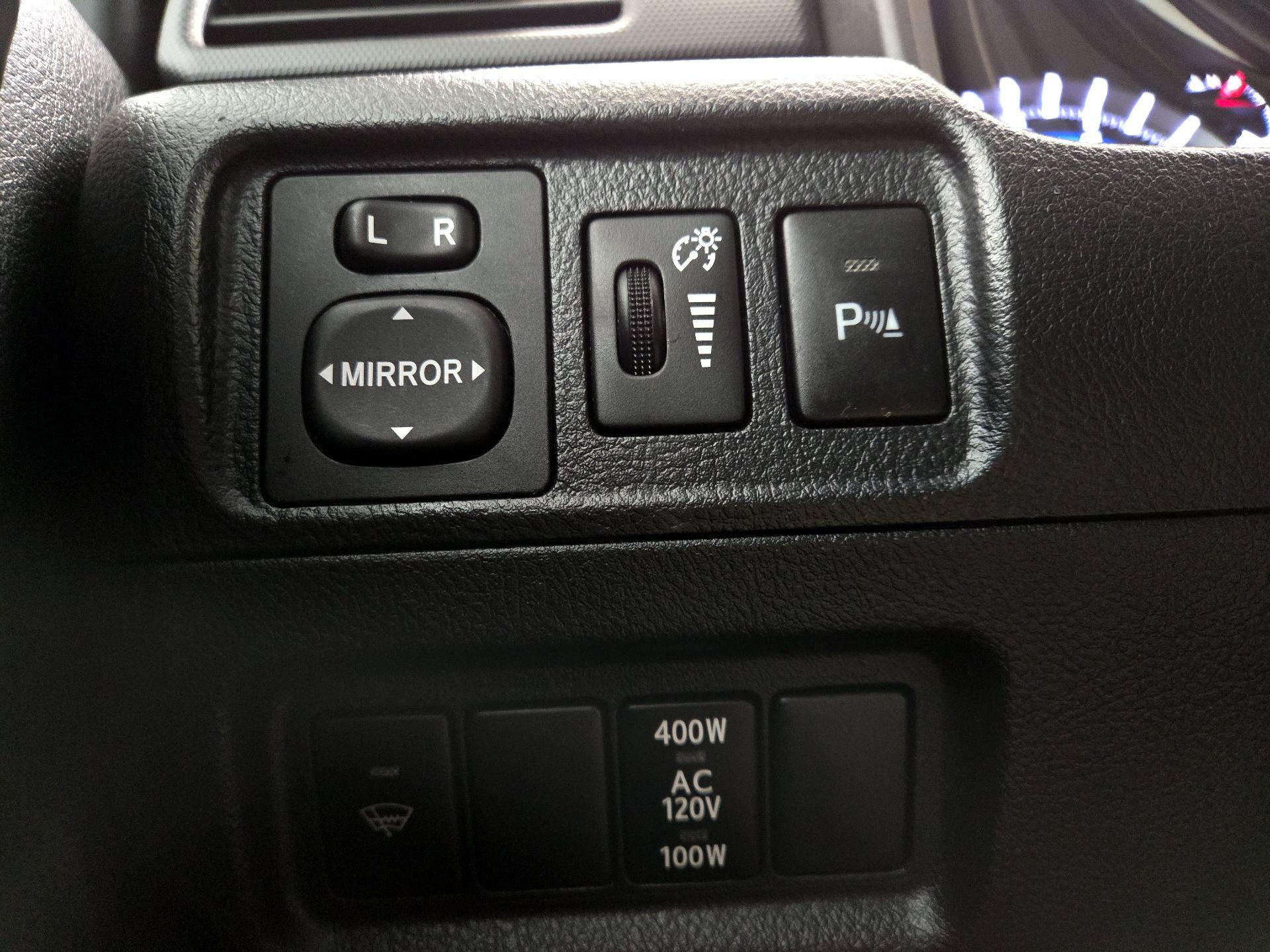 Thumbnail: 2015 Toyota 4Runner - 13