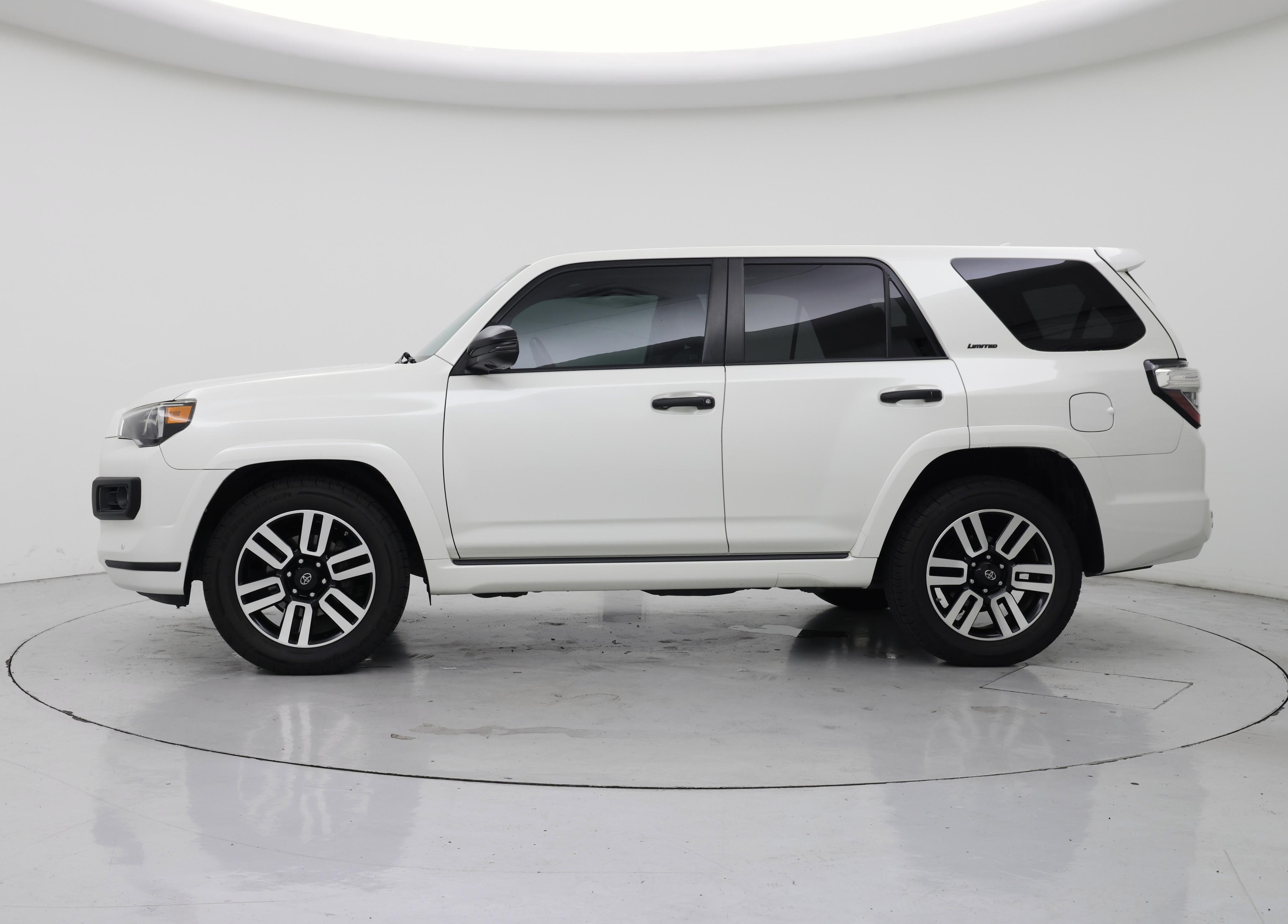 Thumbnail: 2015 Toyota 4Runner - 3