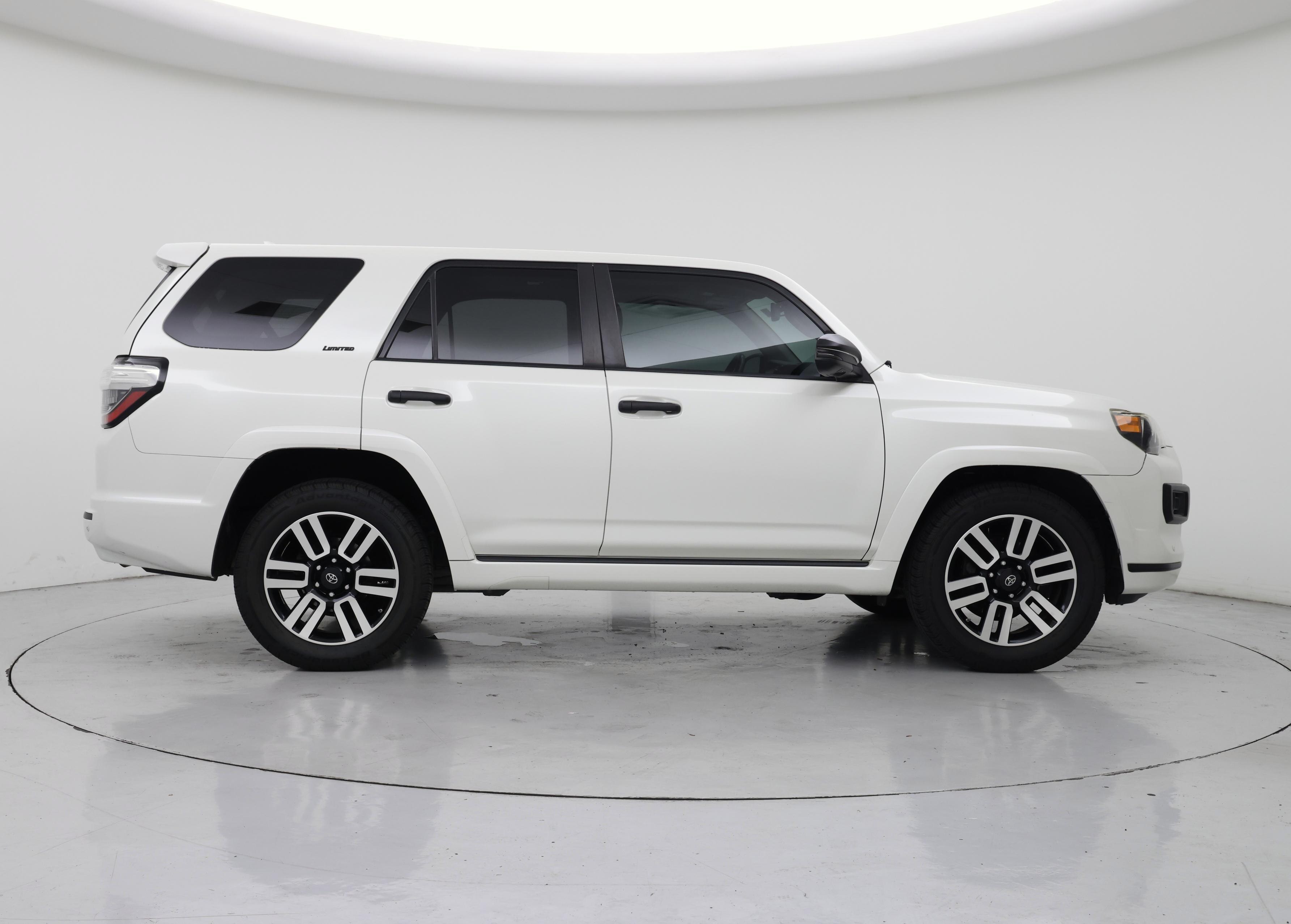 Thumbnail: 2015 Toyota 4Runner - 7