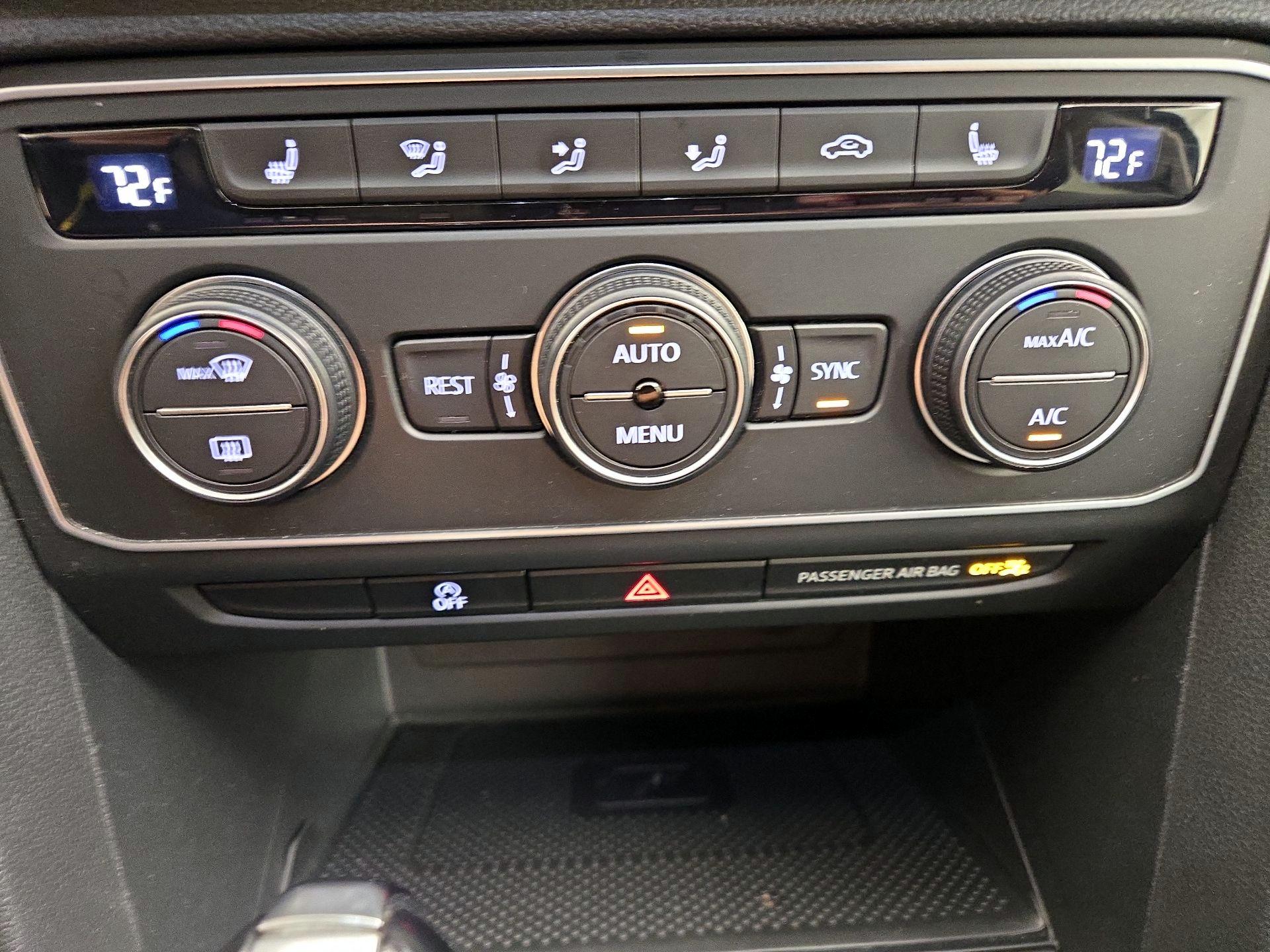 Thumbnail: 2021 Volkswagen Atlas - 16