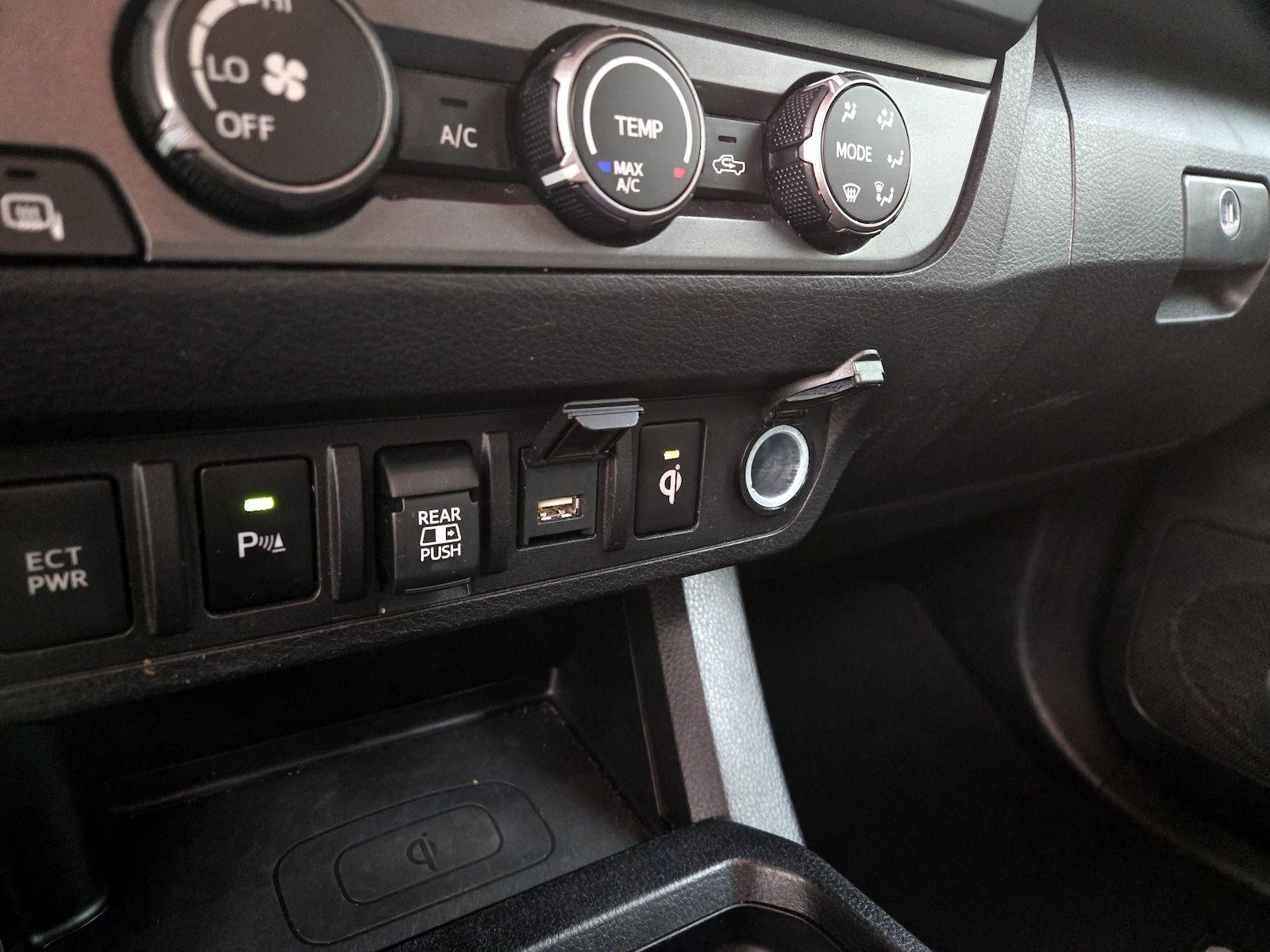 2020 Toyota Tacoma TRD Sport - Photo 19